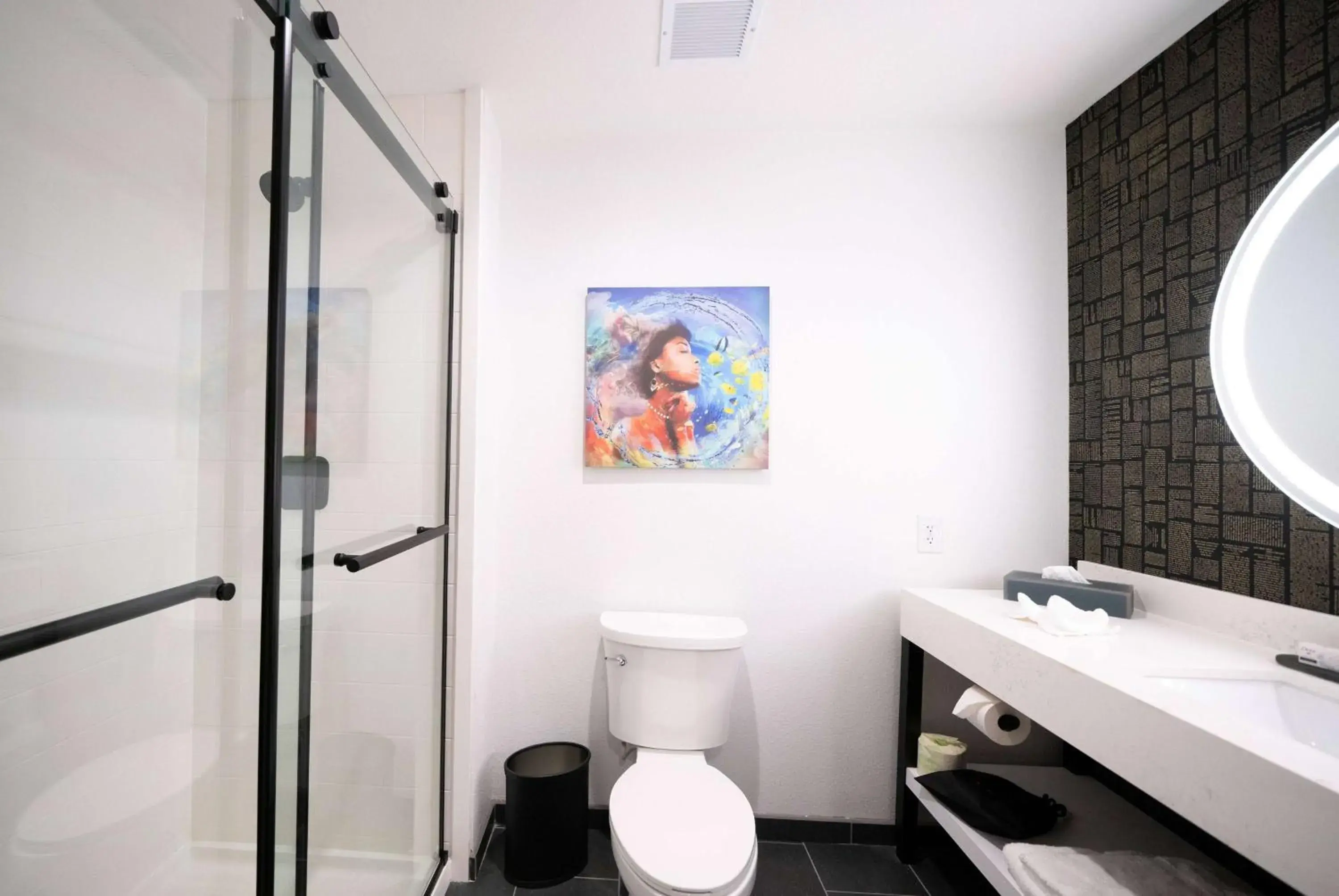 TV and multimedia, Bathroom in La Quinta Inn & Suites by Wyndham Austin Parmer Tech Ridge