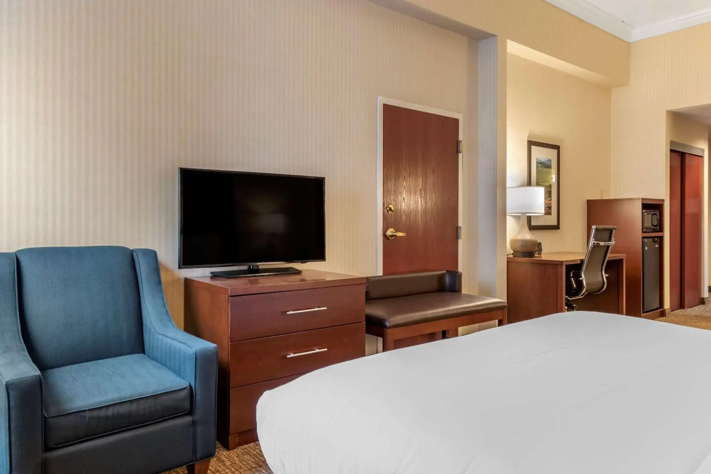 Photo of the whole room, Bed in Comfort Suites Downtown Carlisle Photo of the whole room, Bed in Comfort Suites Downtown Carlisle