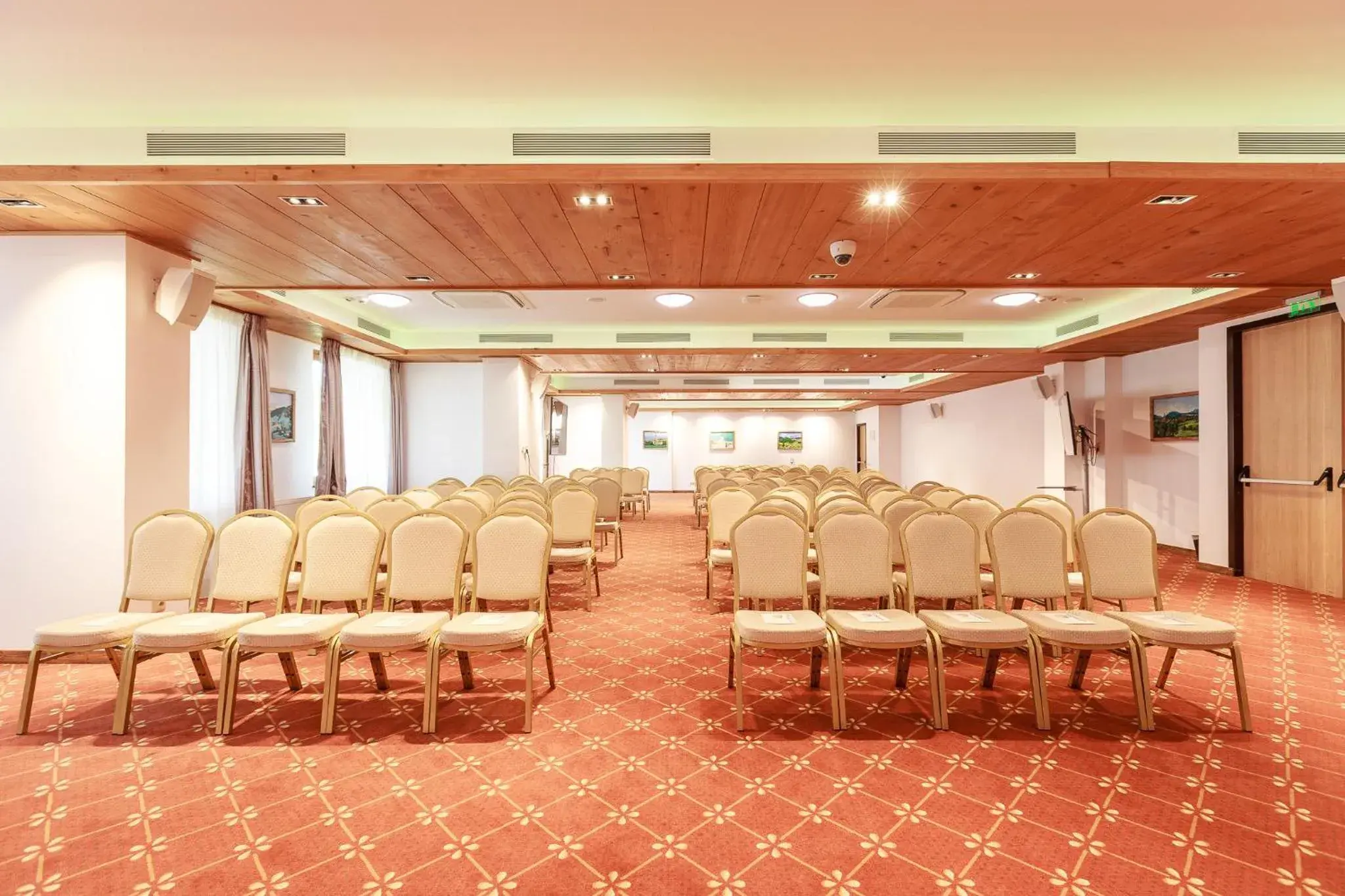 Business facilities in Teleferic Grand Hotel