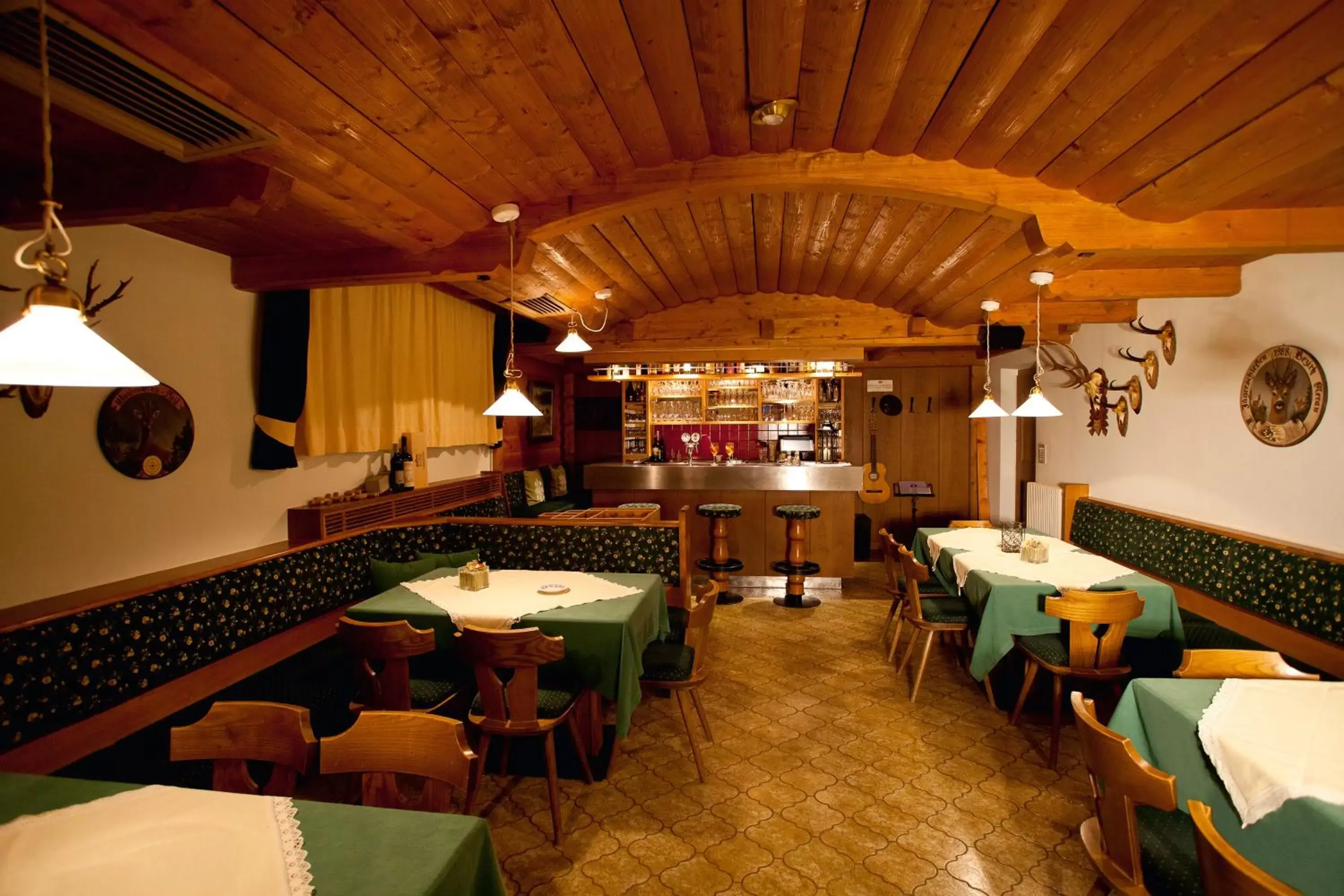 Restaurant/Places to Eat in Hotel Alpenhof