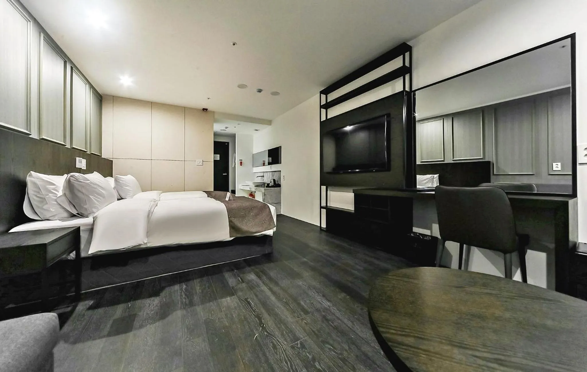 Bed in Hotel Noblestay