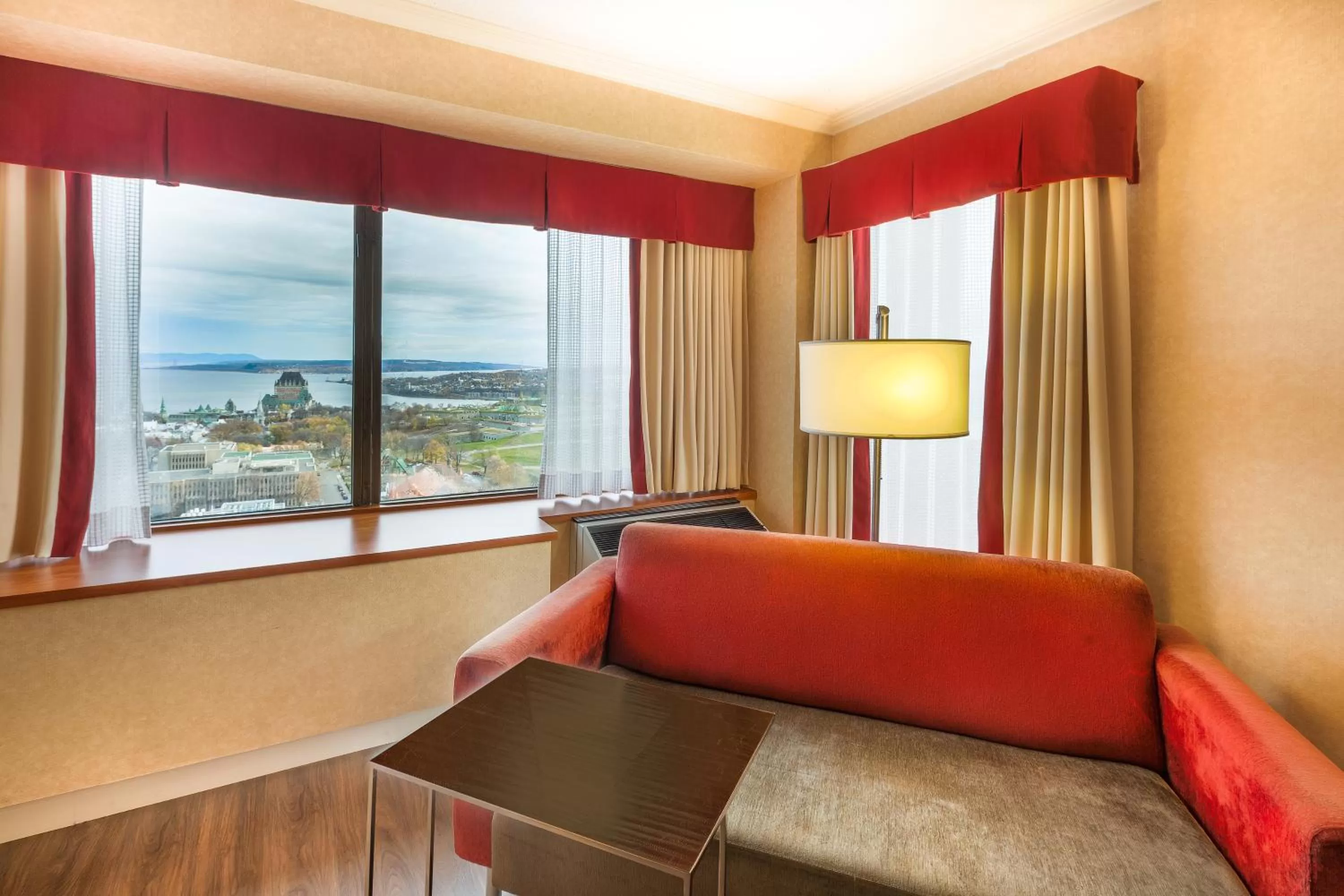 Living room in Hôtel Le Concorde Québec
