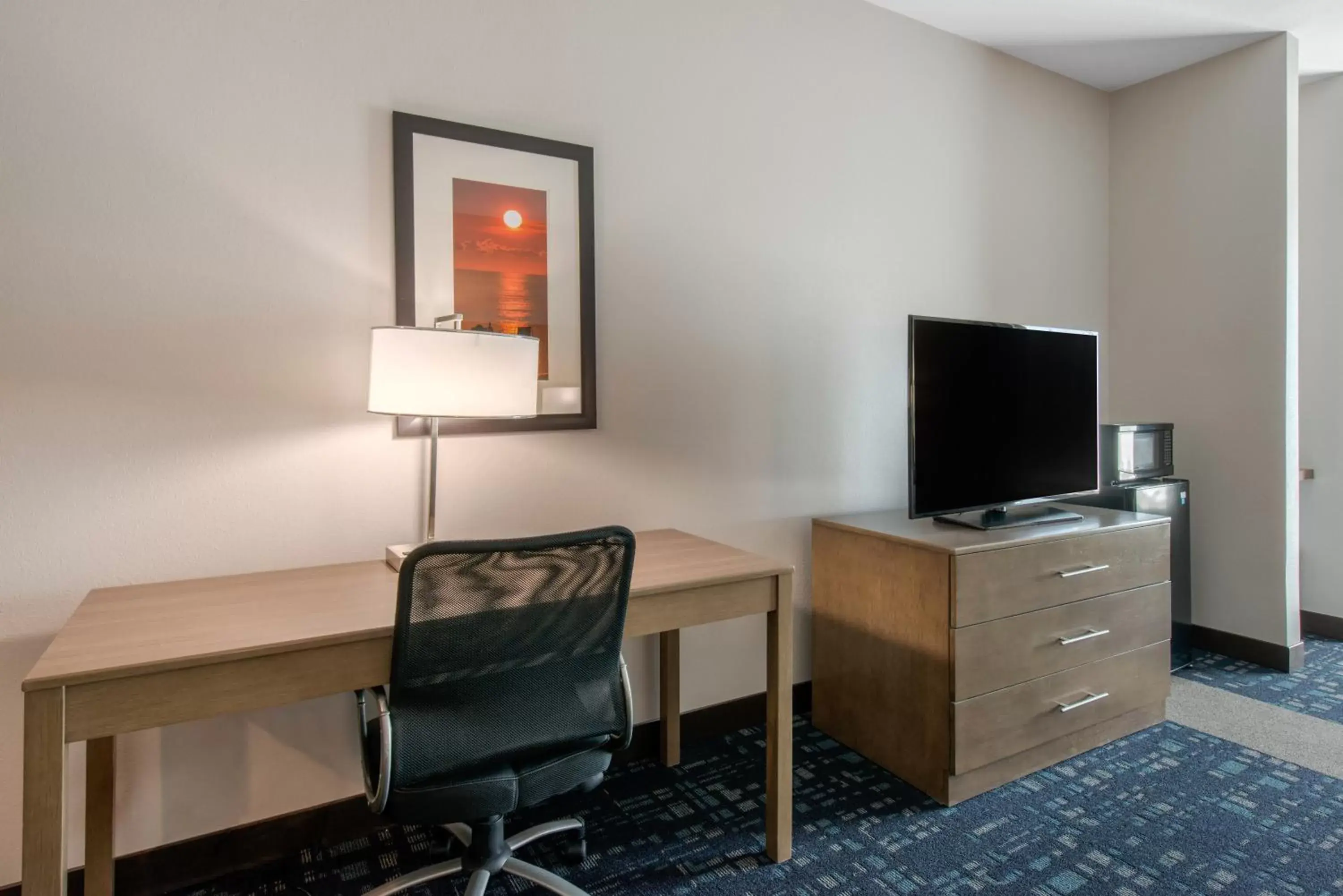 TV and multimedia, TV/Entertainment Center in Comfort Suites Fort Lauderdale Airport & Cruise Port
