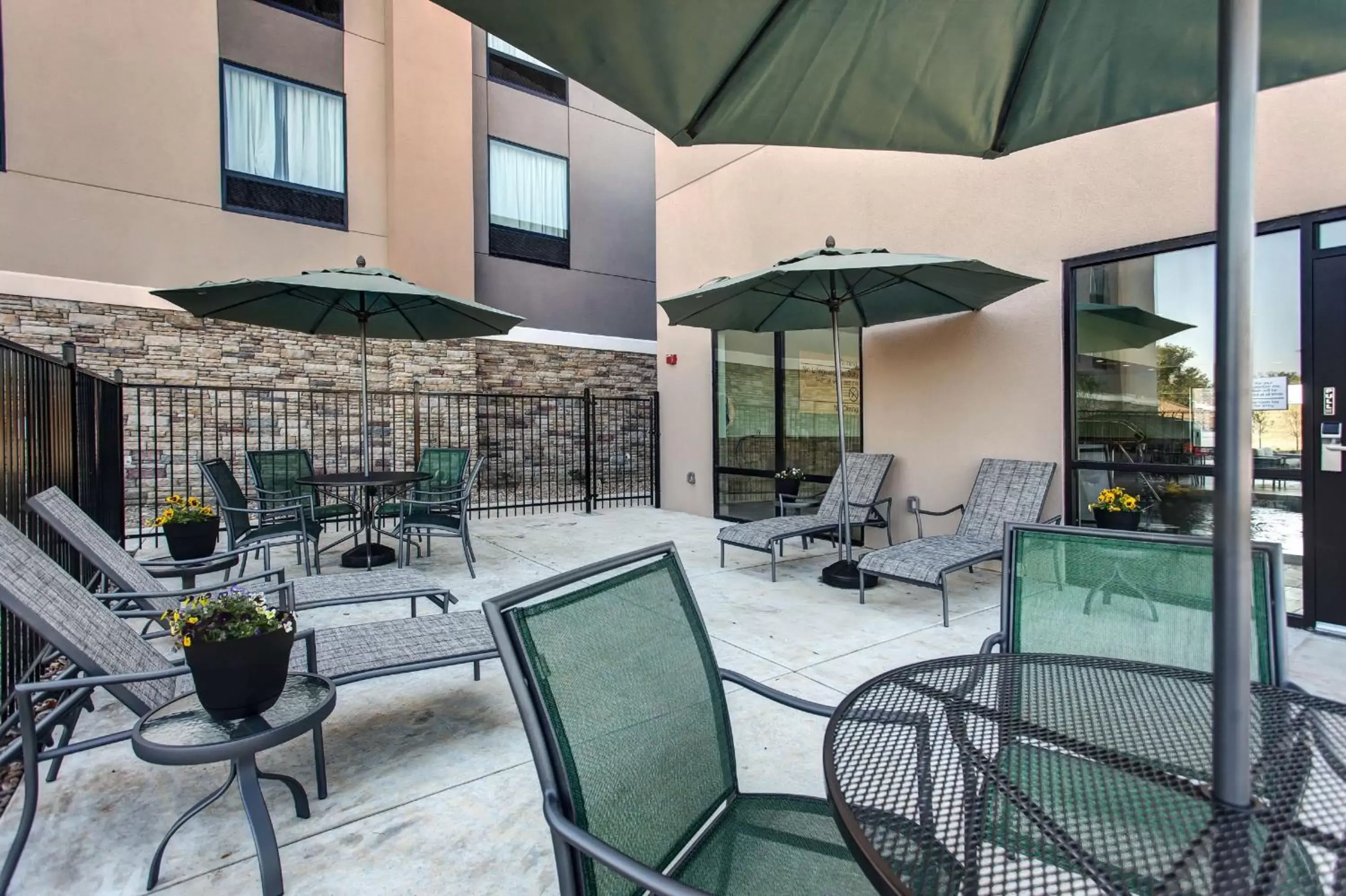 Hampton Inn & Suites-Wichita/Airport, KS Hampton Inn & Suites-Wichita/Airport, KS