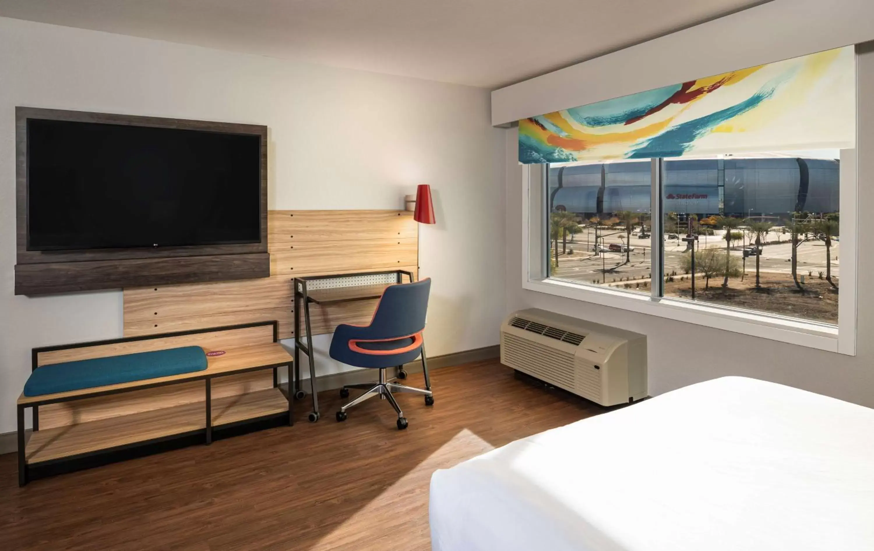 Bedroom, TV/Entertainment Center in Tru By Hilton Phoenix Glendale Westgate