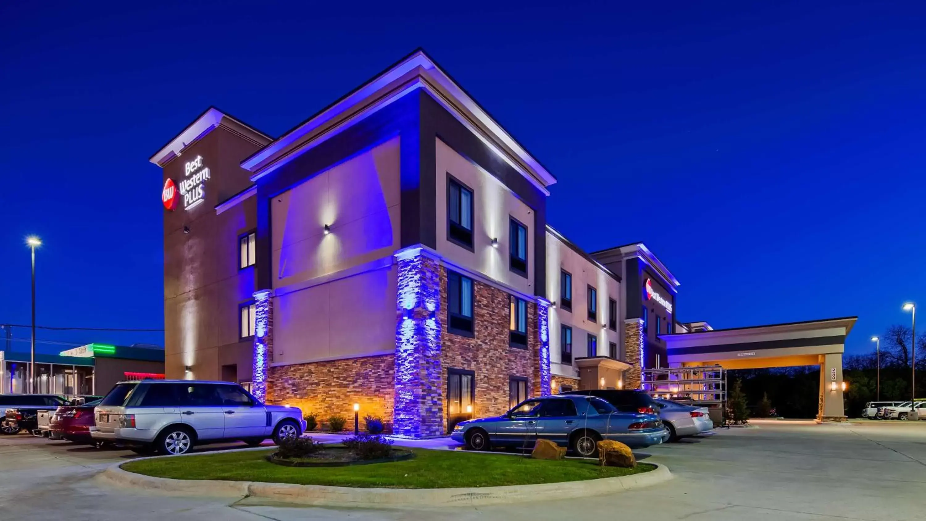 Property Building in Best Western Plus Ardmore Inn & Suites