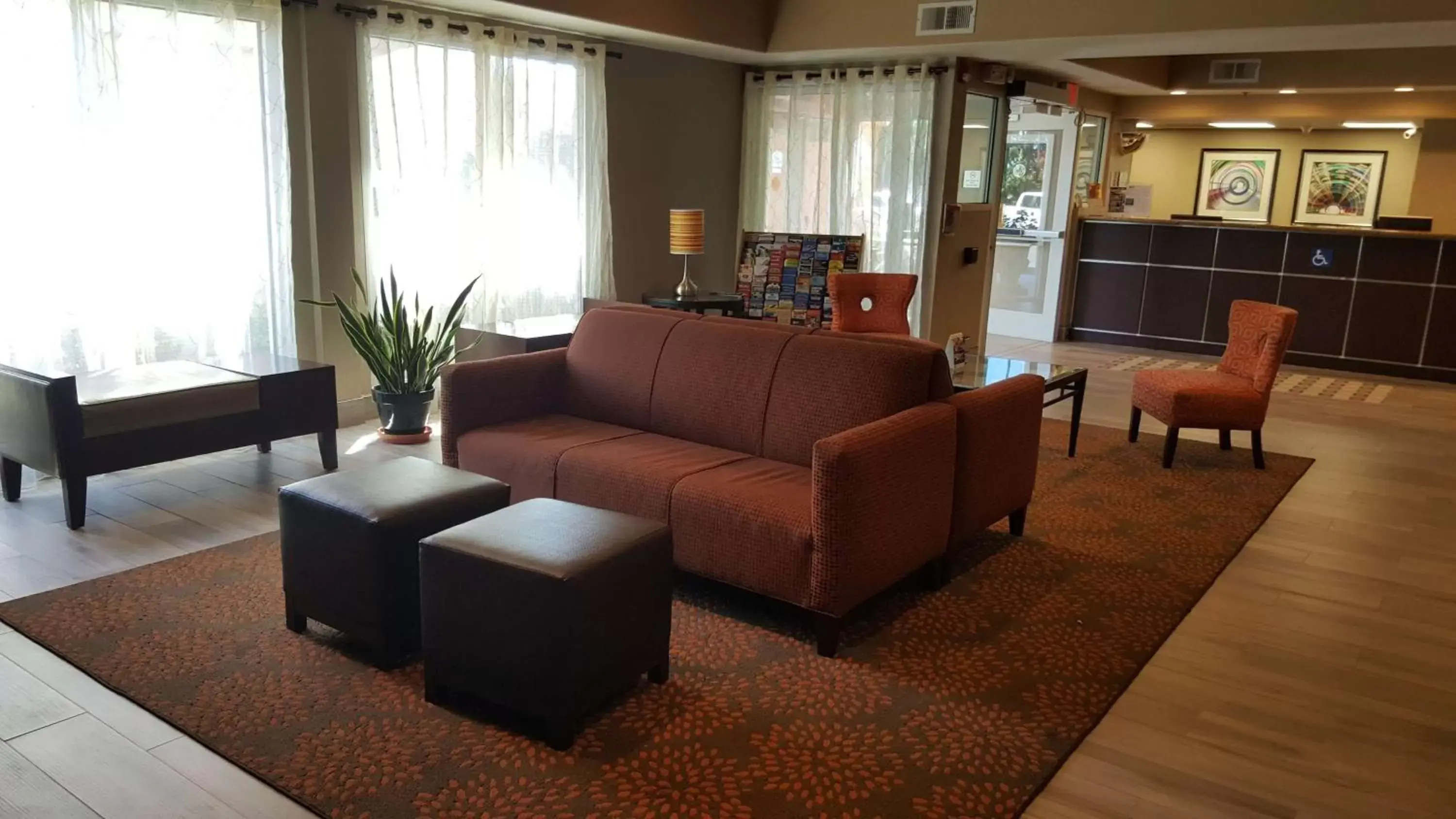 Lobby or reception in Best Western Airport Inn & Suites Oakland