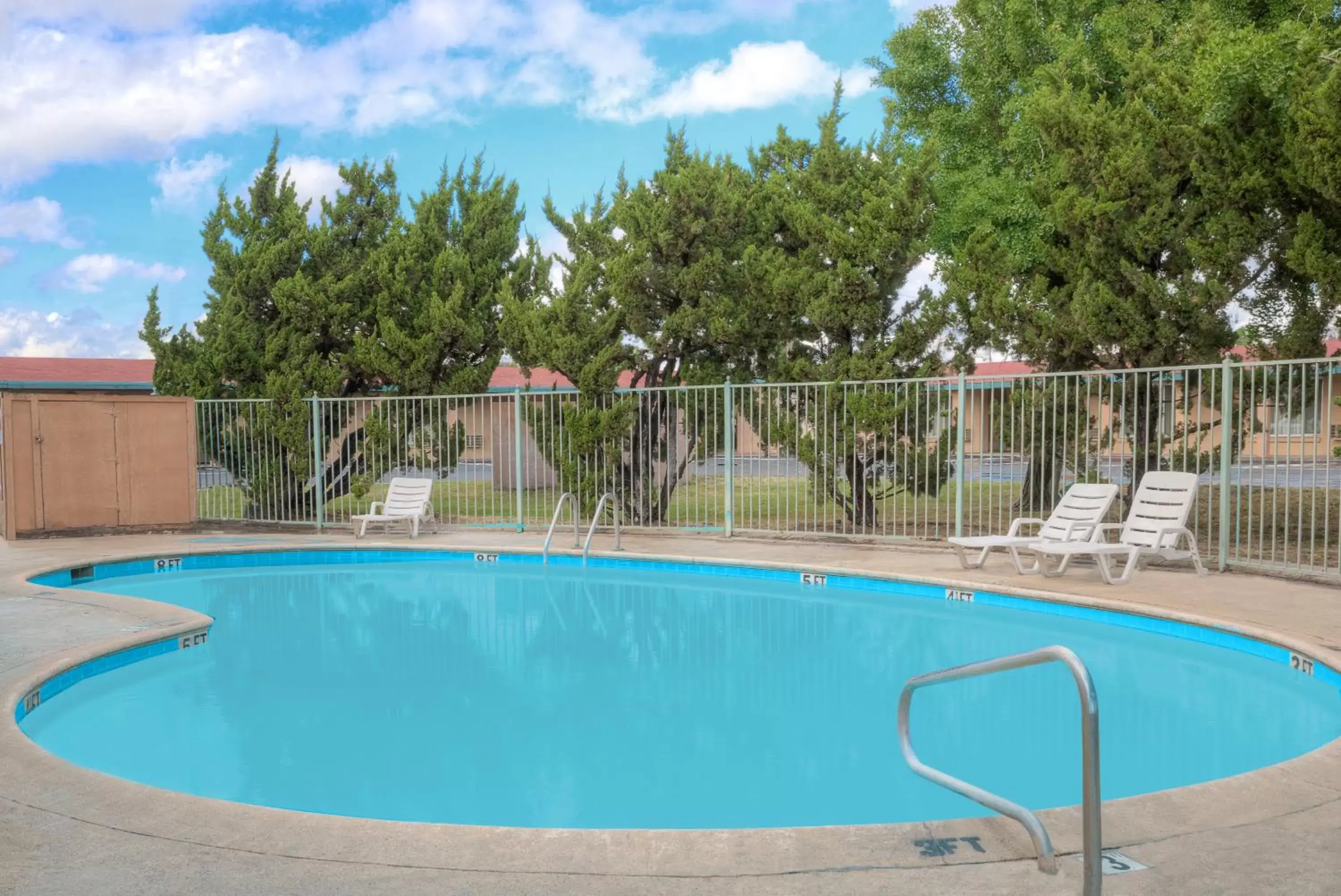 Swimming Pool in Howard Johnson by Wyndham Modesto Ceres