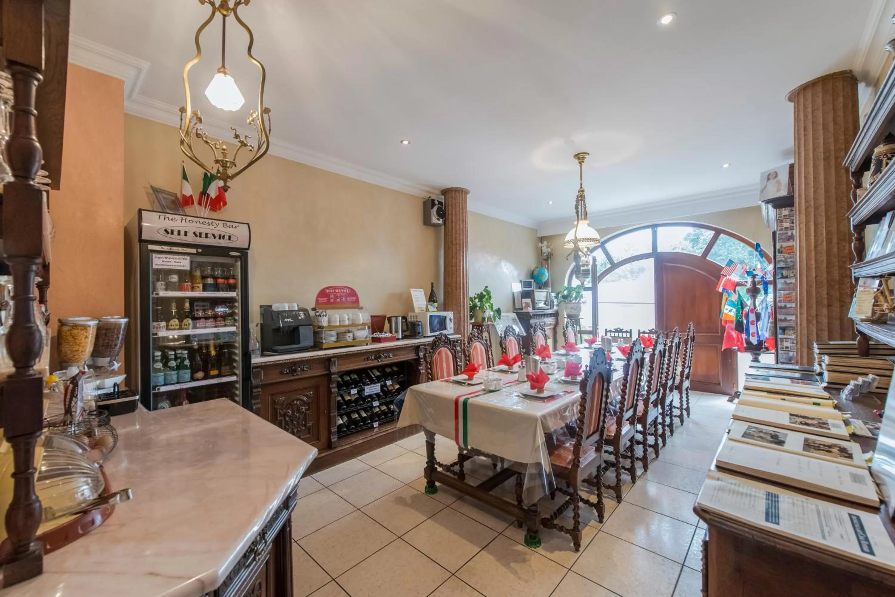 Dining area in B&B Casa Roman & Vakantiewoning voor 1 pers tot max 32 personen