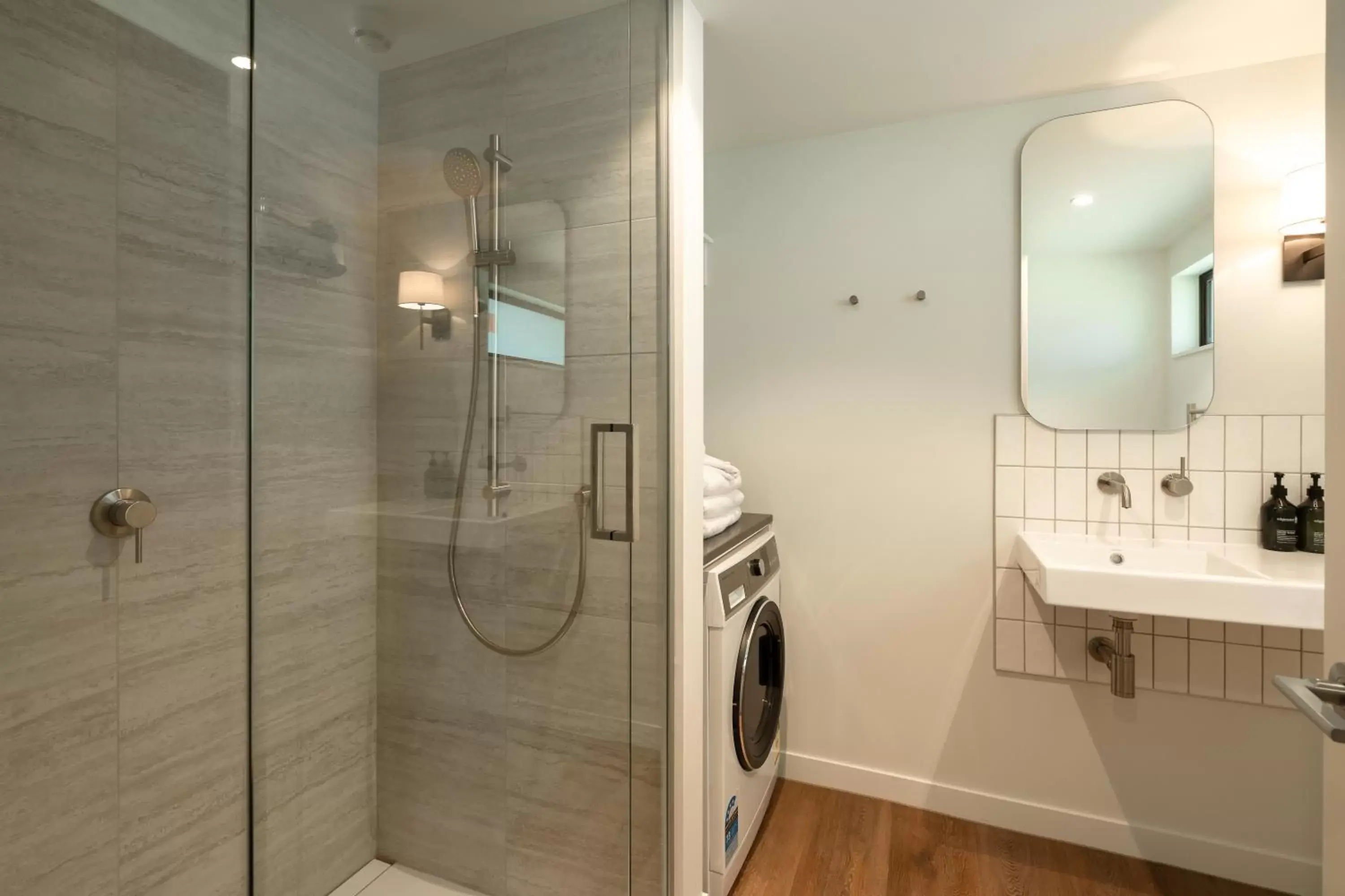 Shower, Bathroom in Edgewater Hotel