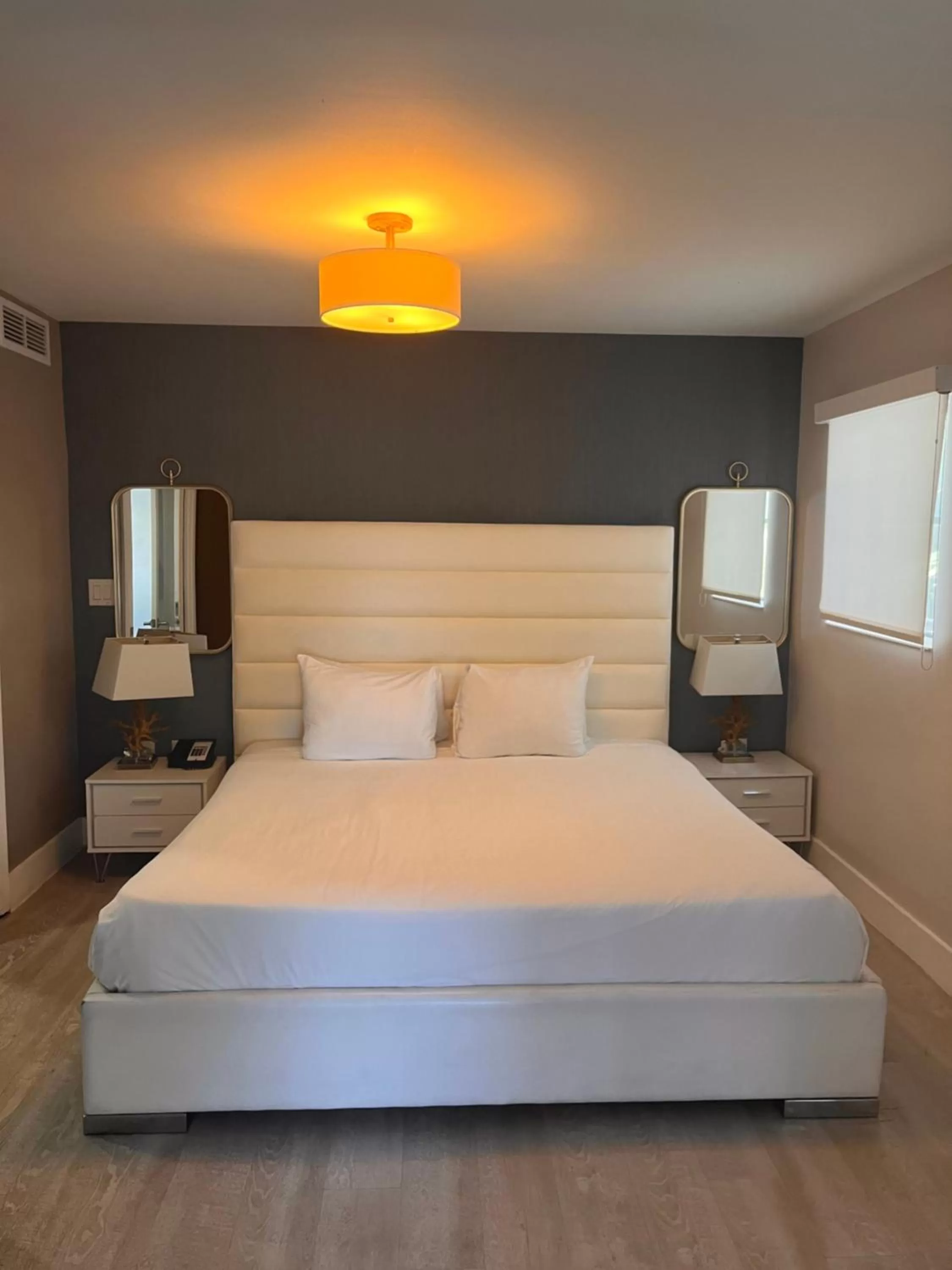 Bedroom, Bed in Suites at The Strand on Ocean Drive