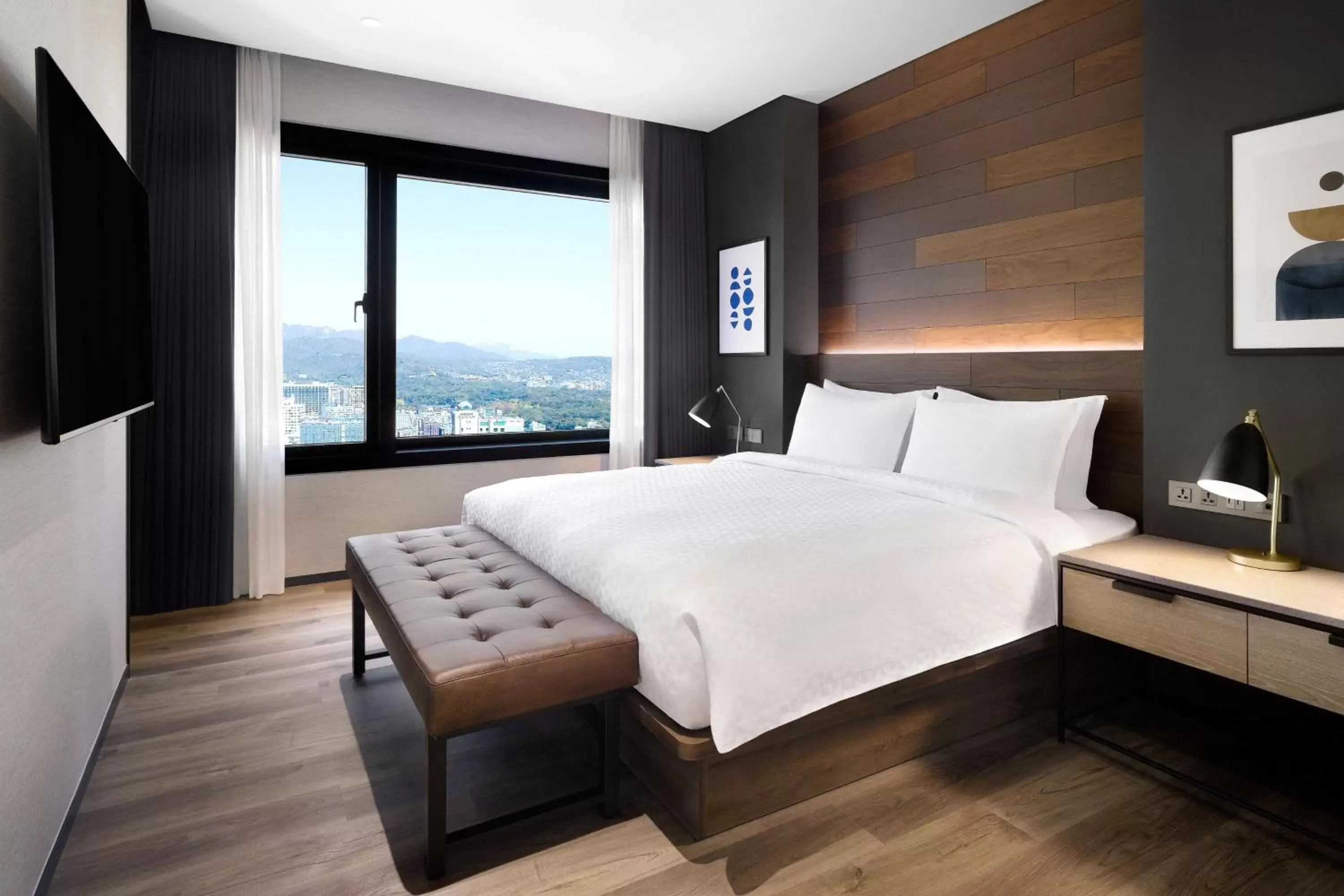 Photo of the whole room, Bed in Four Points by Sheraton Josun, Seoul Myeongdong