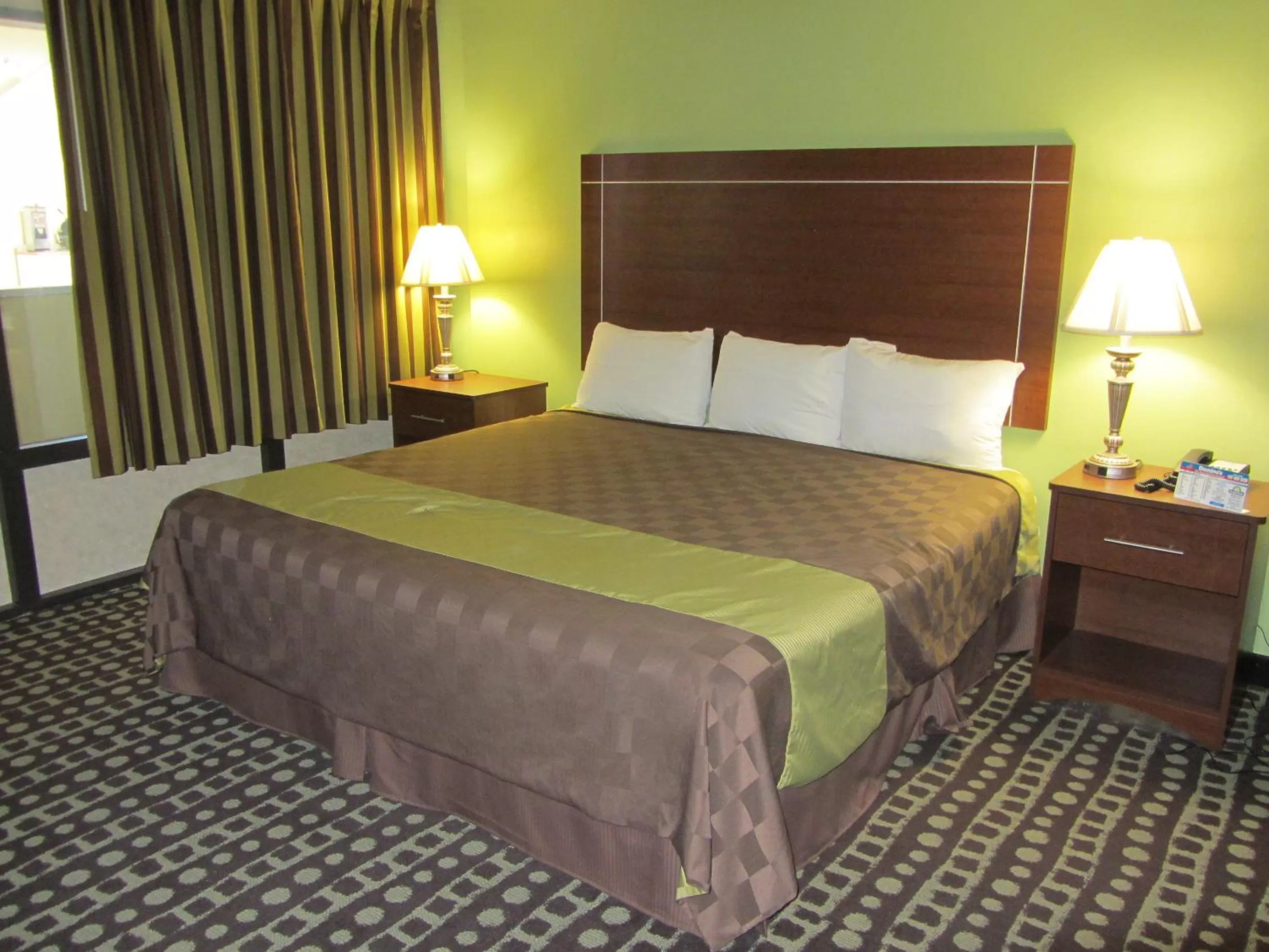 Bed in Days Inn by Wyndham Midland