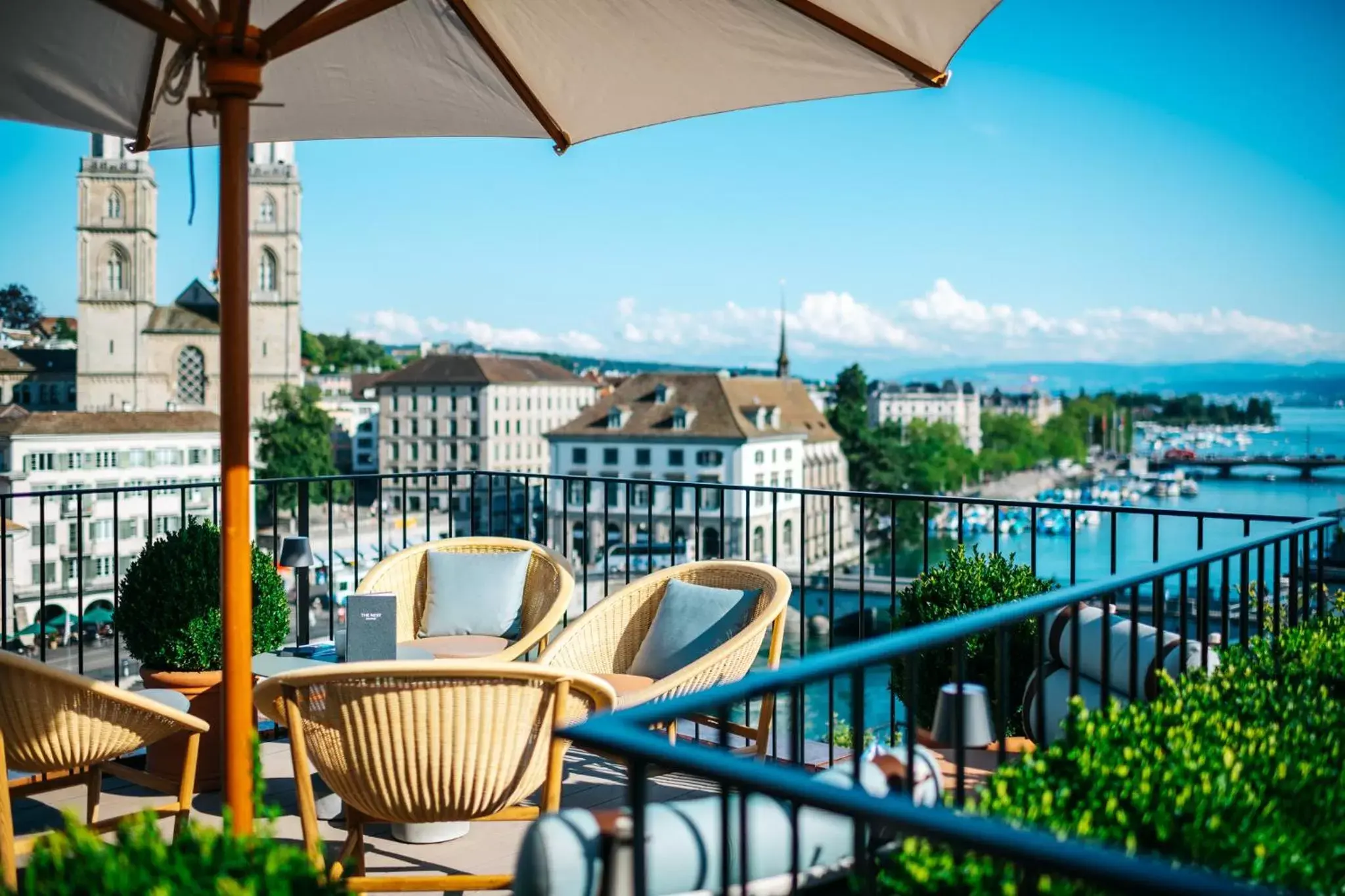 Restaurant/places to eat, Balcony/Terrace in Storchen Zürich - Lifestyle boutique Hotel