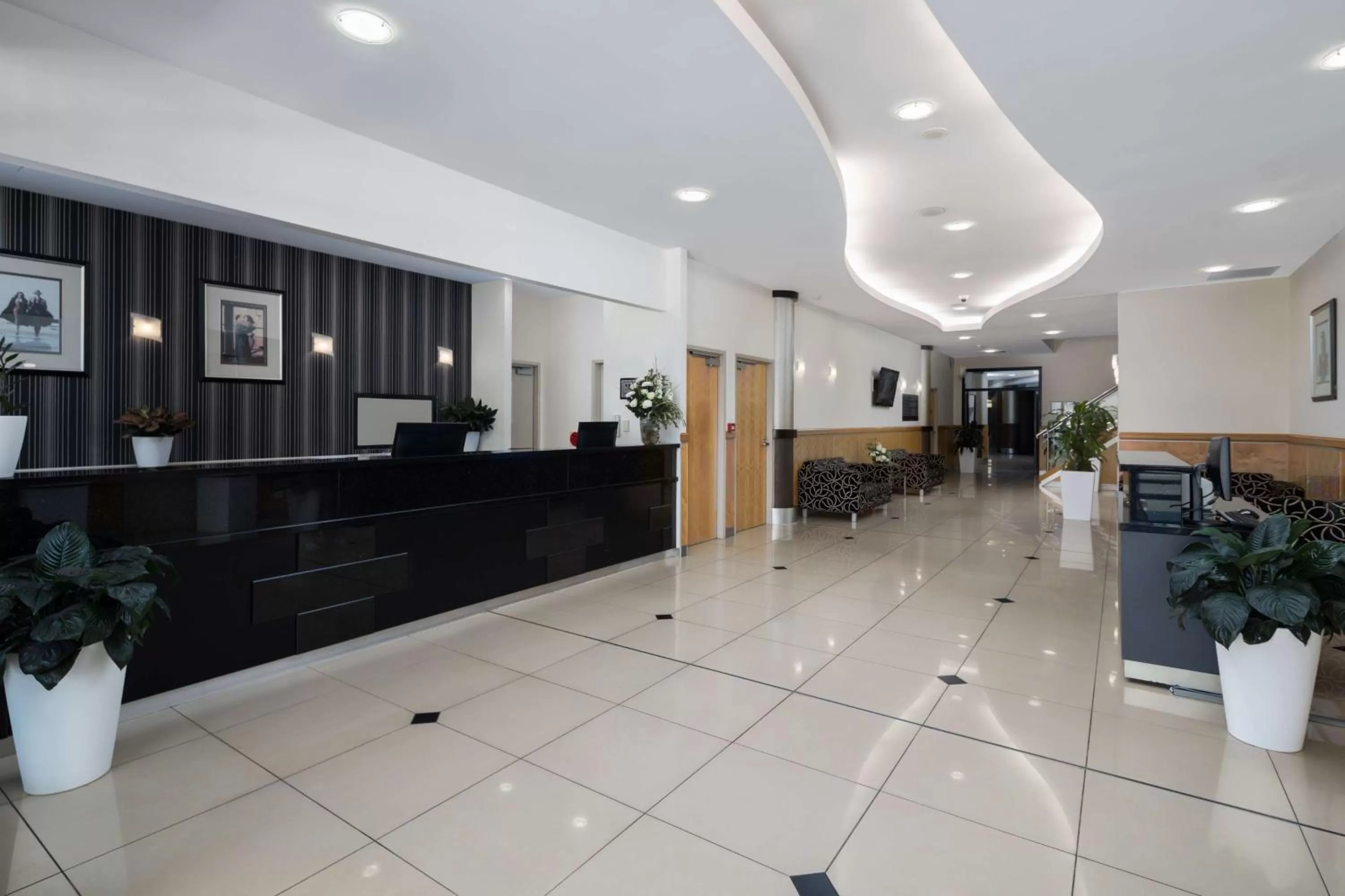 Lobby or reception in Rydges Mackay Suites