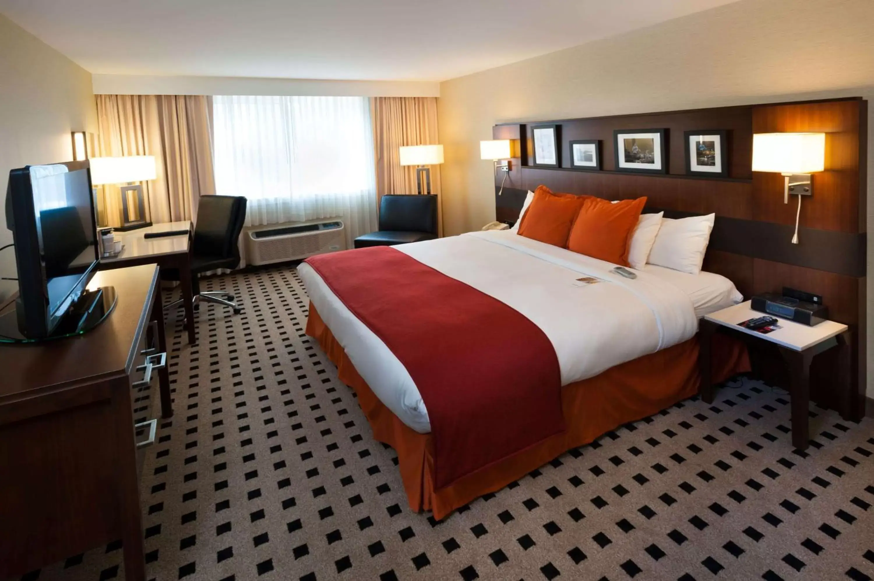 Photo of the whole room, Bed in Penn Harris Hotel Harrisburg, Trademark by Wyndham