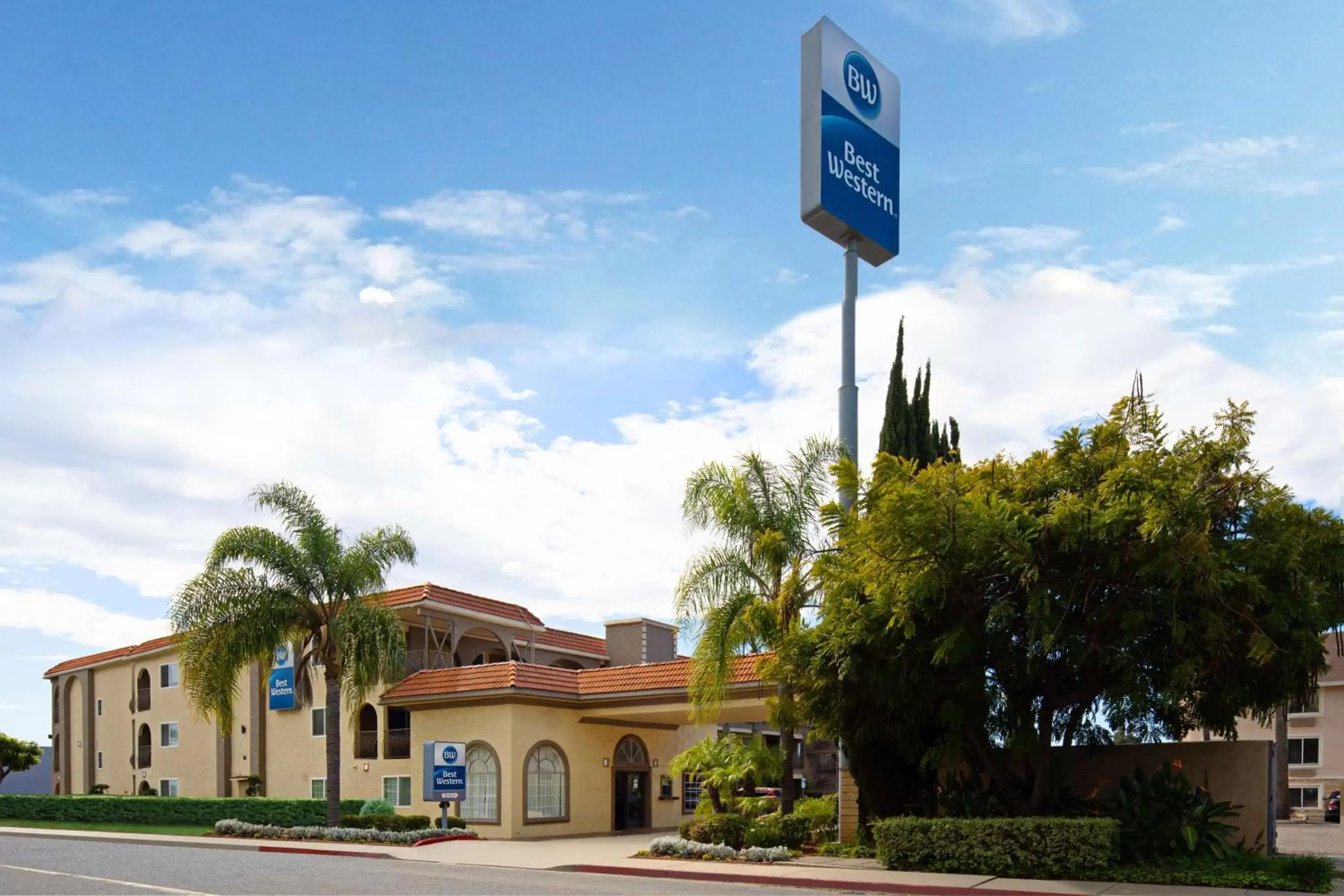 Property Building in Best Western San Diego/Miramar Hotel