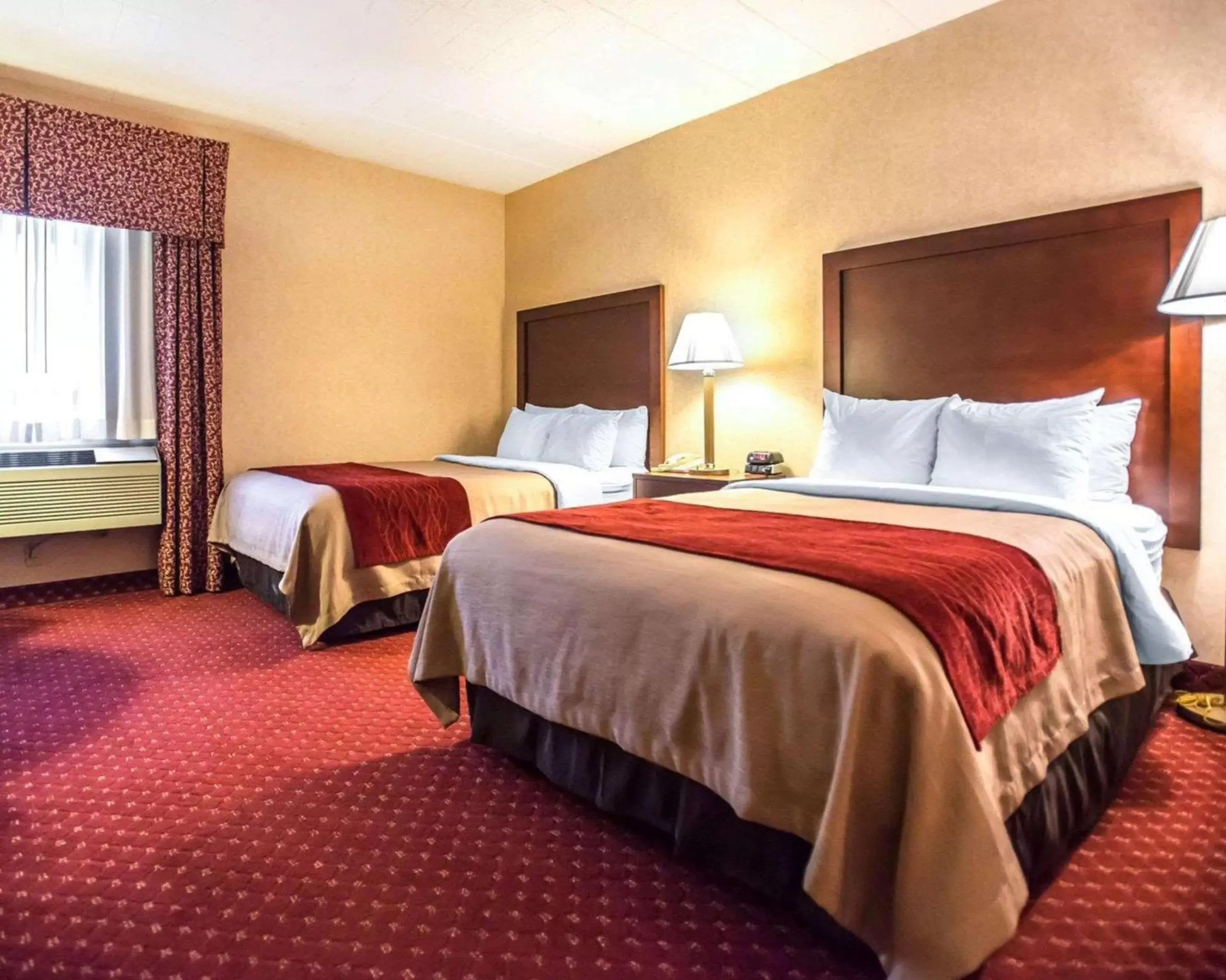 Photo of the whole room, Bed in Comfort Inn Pocono Lakes Region