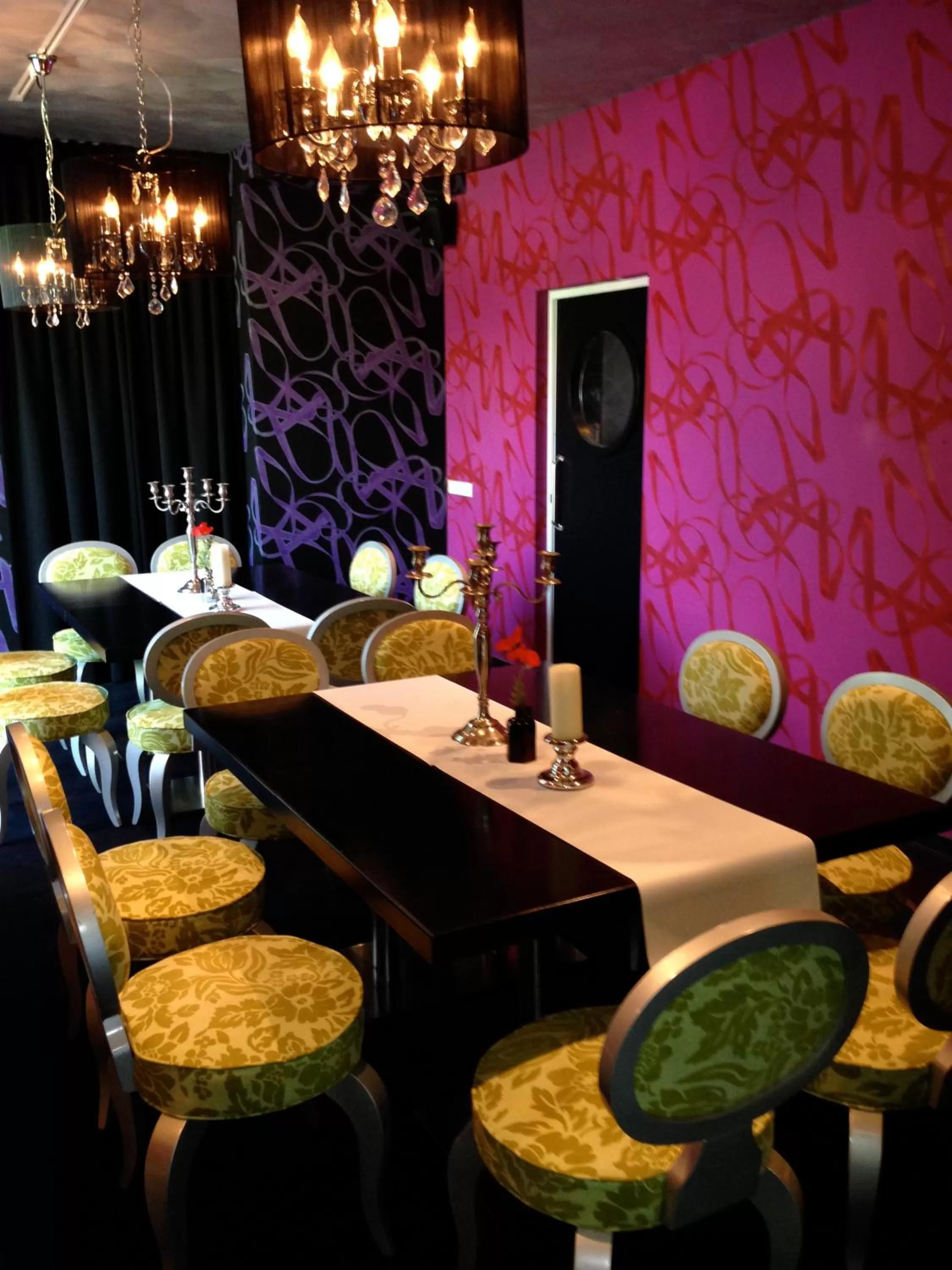 Restaurant/places to eat in Hotel Buenos