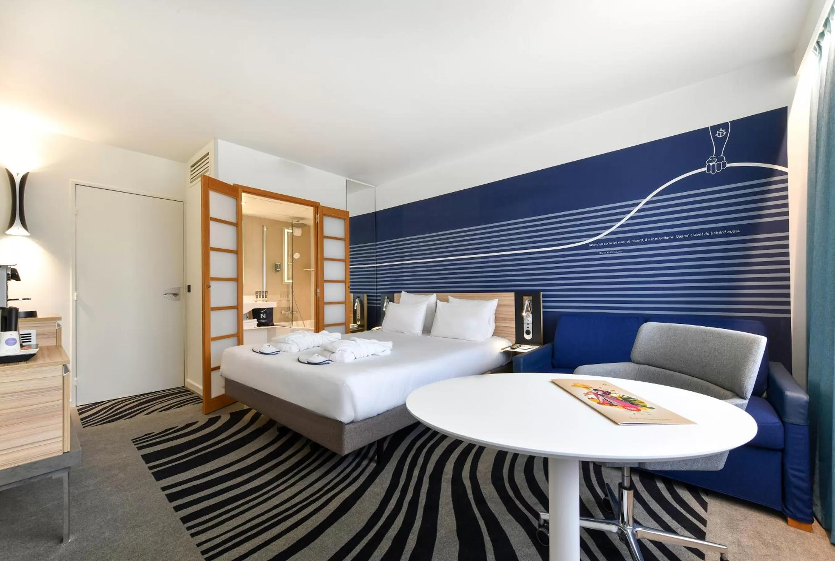 Photo of the whole room, Bed in Novotel La Rochelle Centre