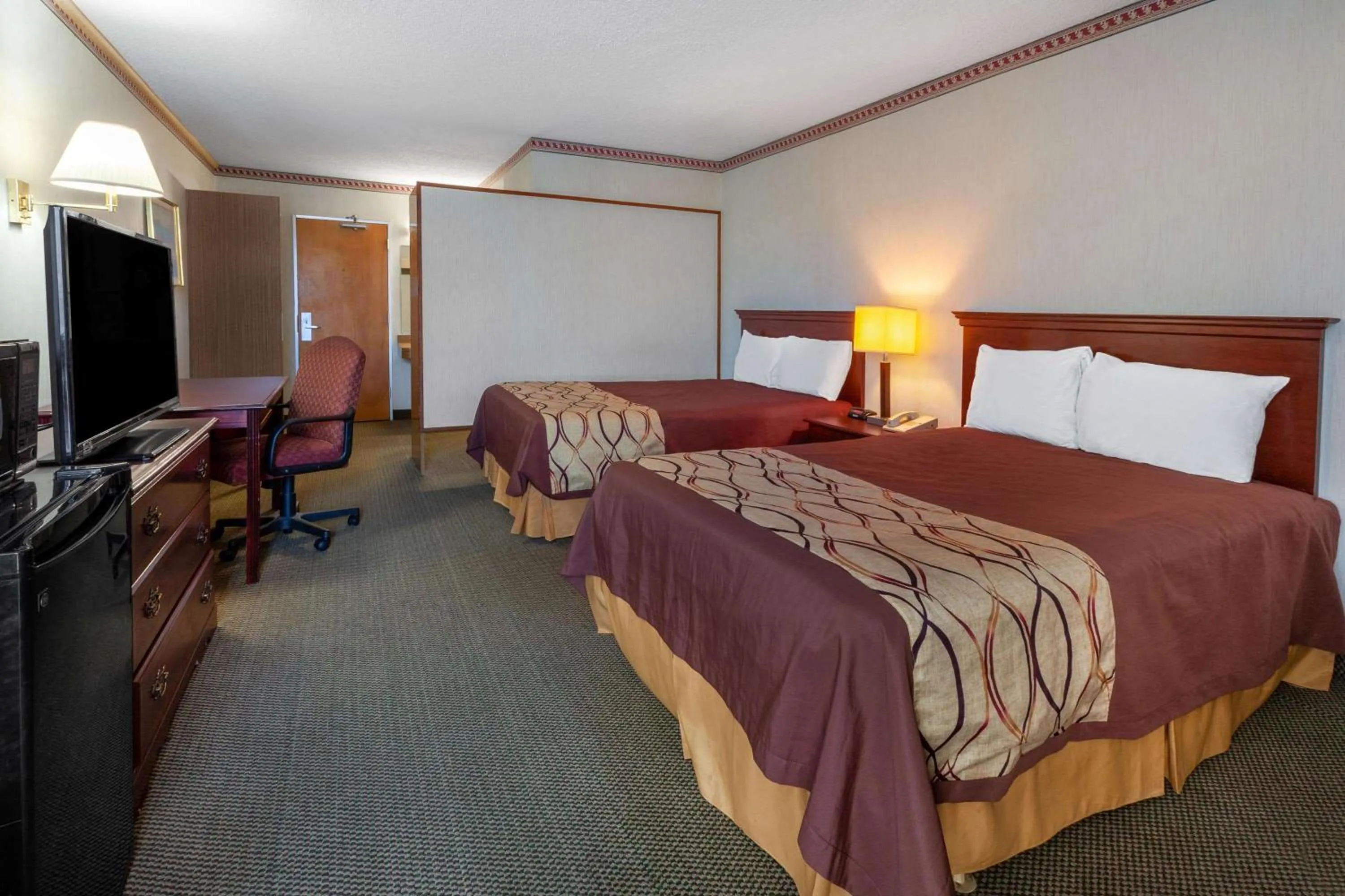 Photo of the whole room, Bed in Travelodge by Wyndham Cleveland Airport