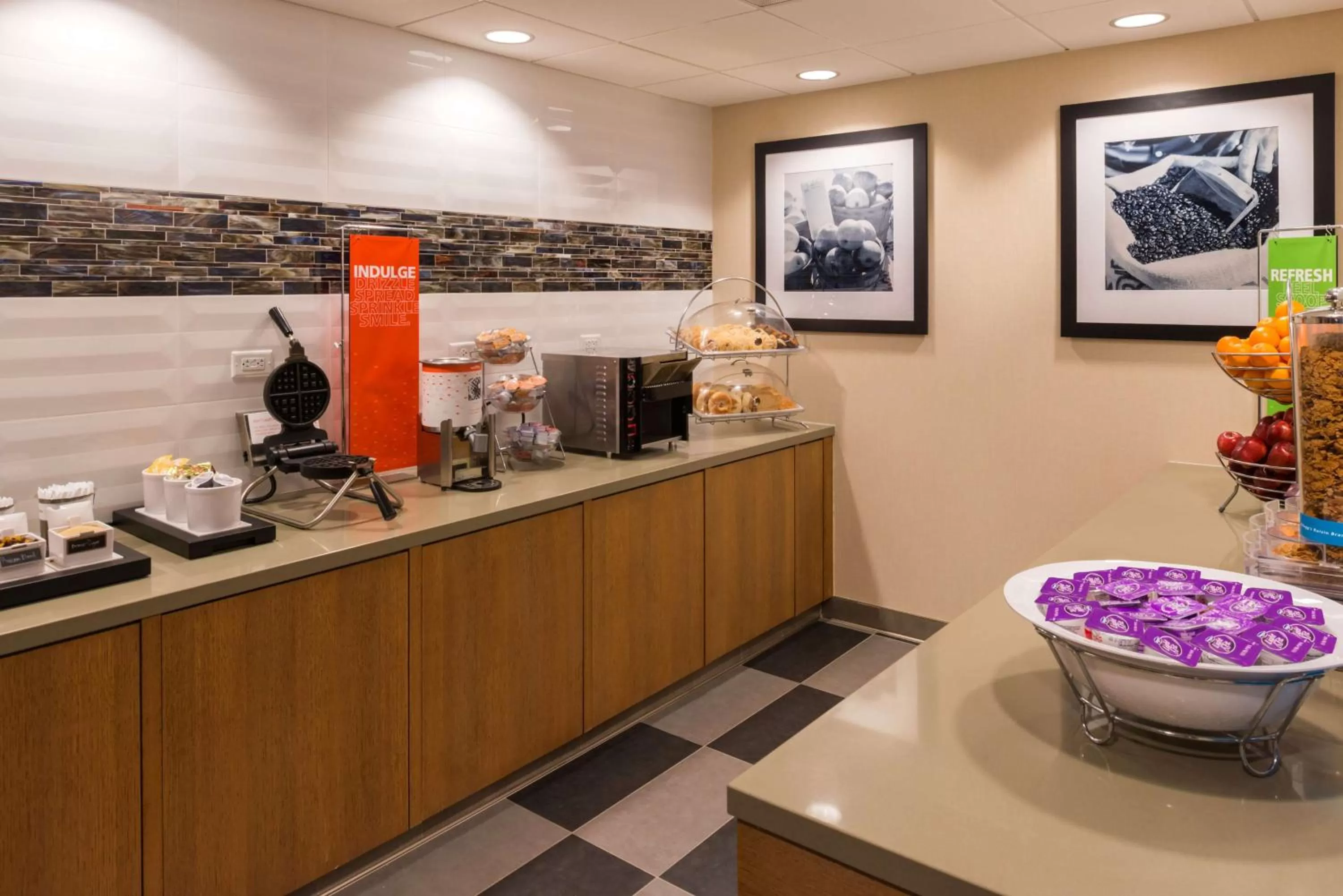 Breakfast in Hampton Inn San Francisco Downtown/Convention Center