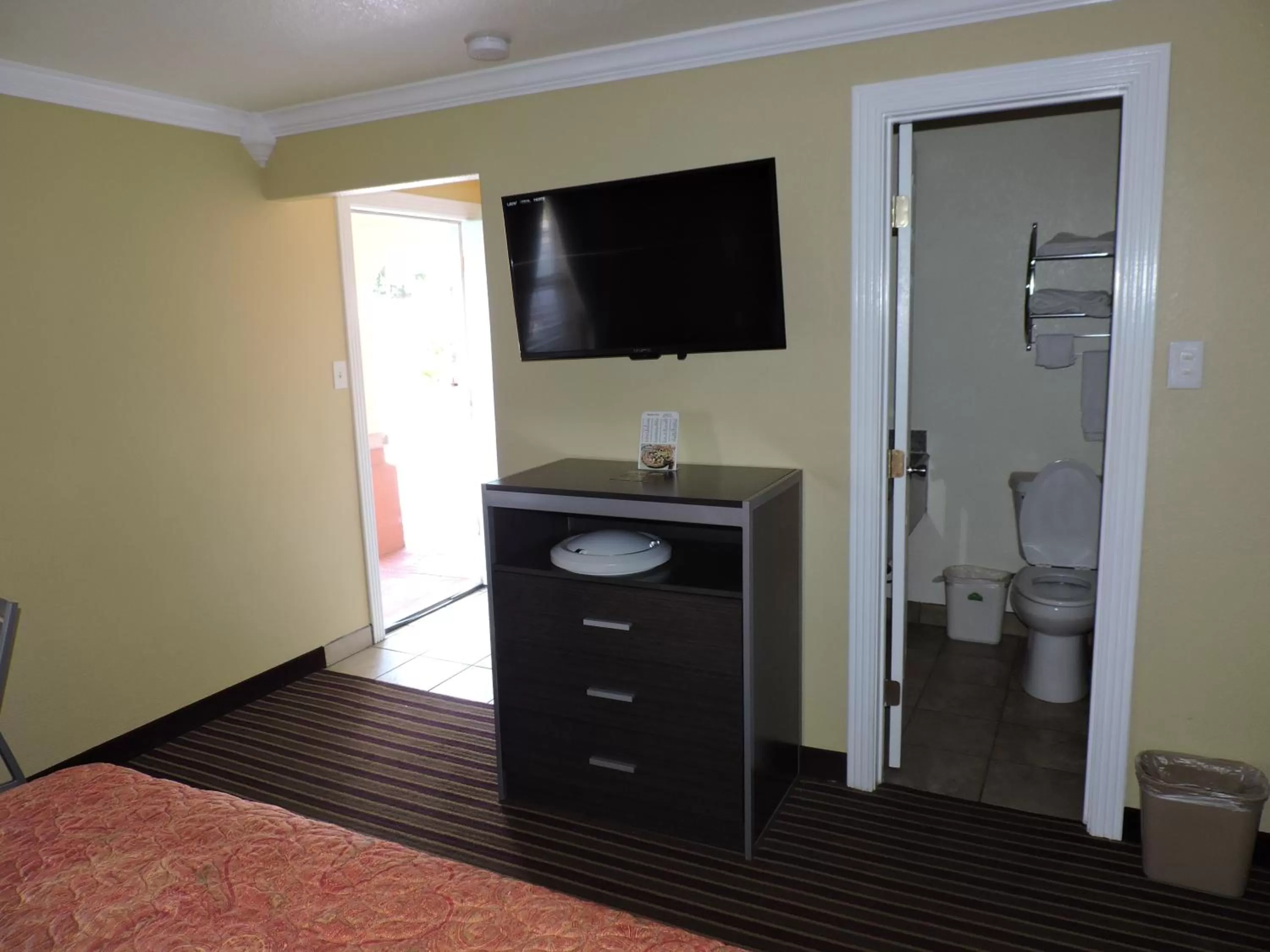 TV/Entertainment Center in Budget Inn Temple