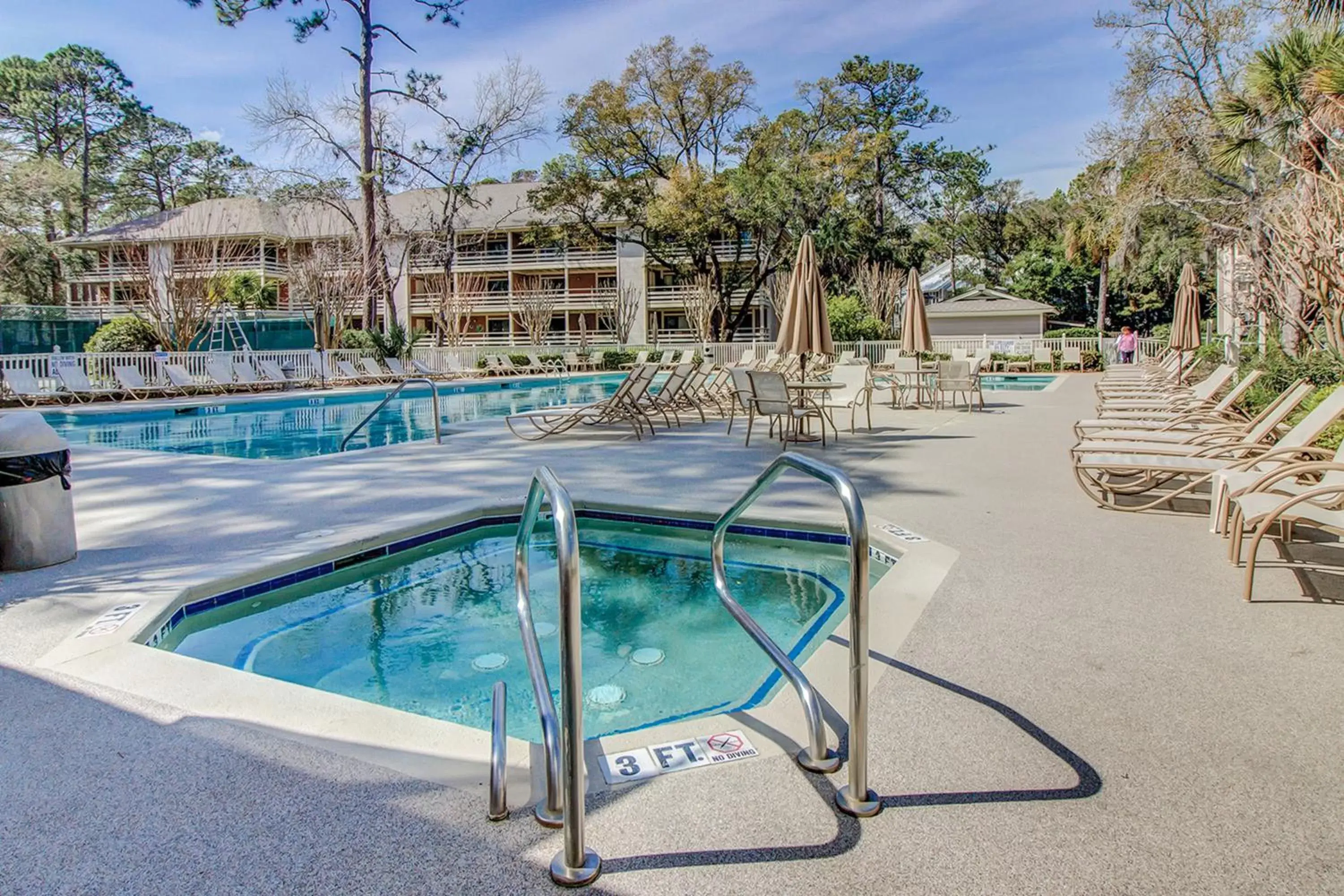 Swimming Pool in Fiddlers Cove 22J