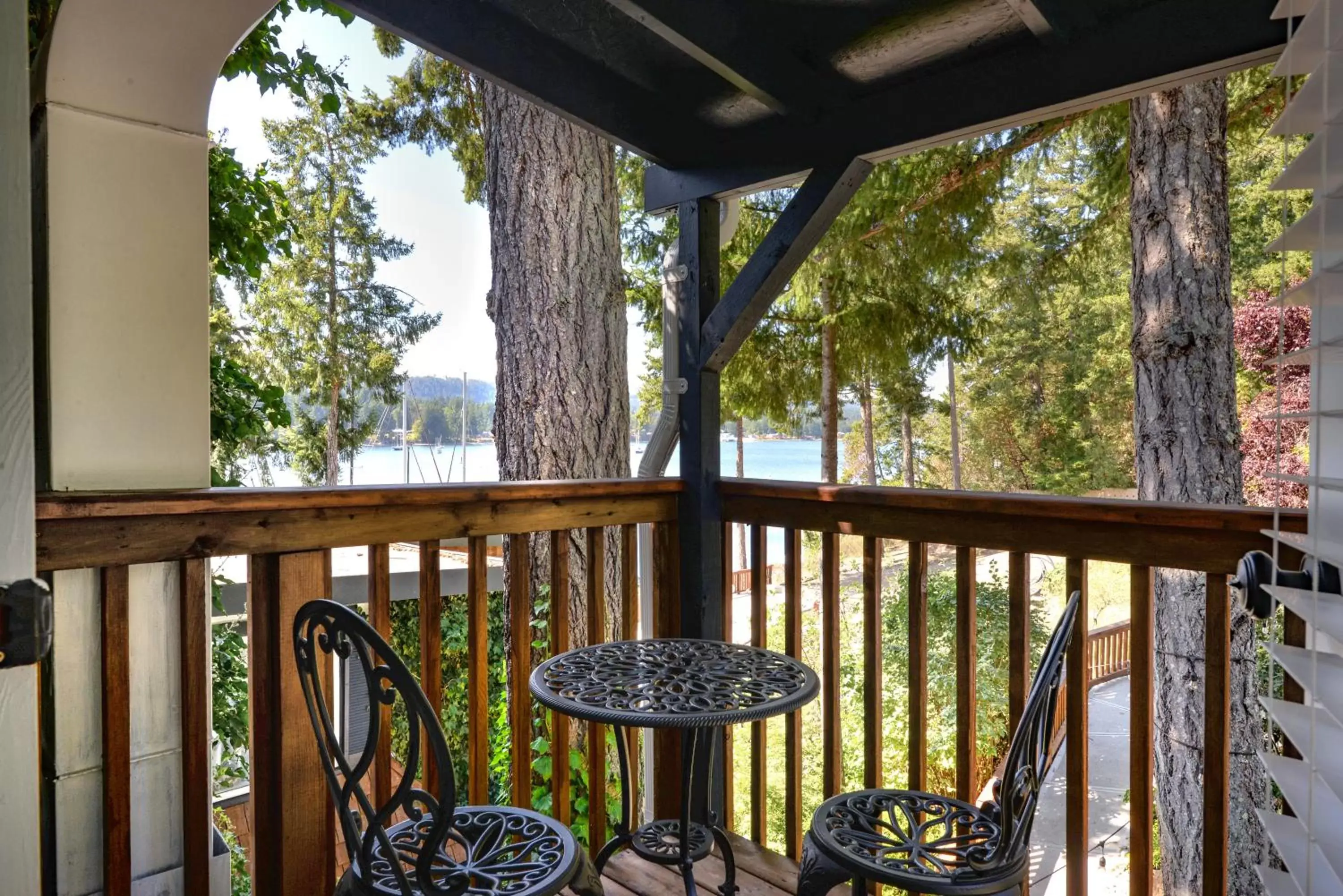 Balcony/Terrace in Raven Point Inn