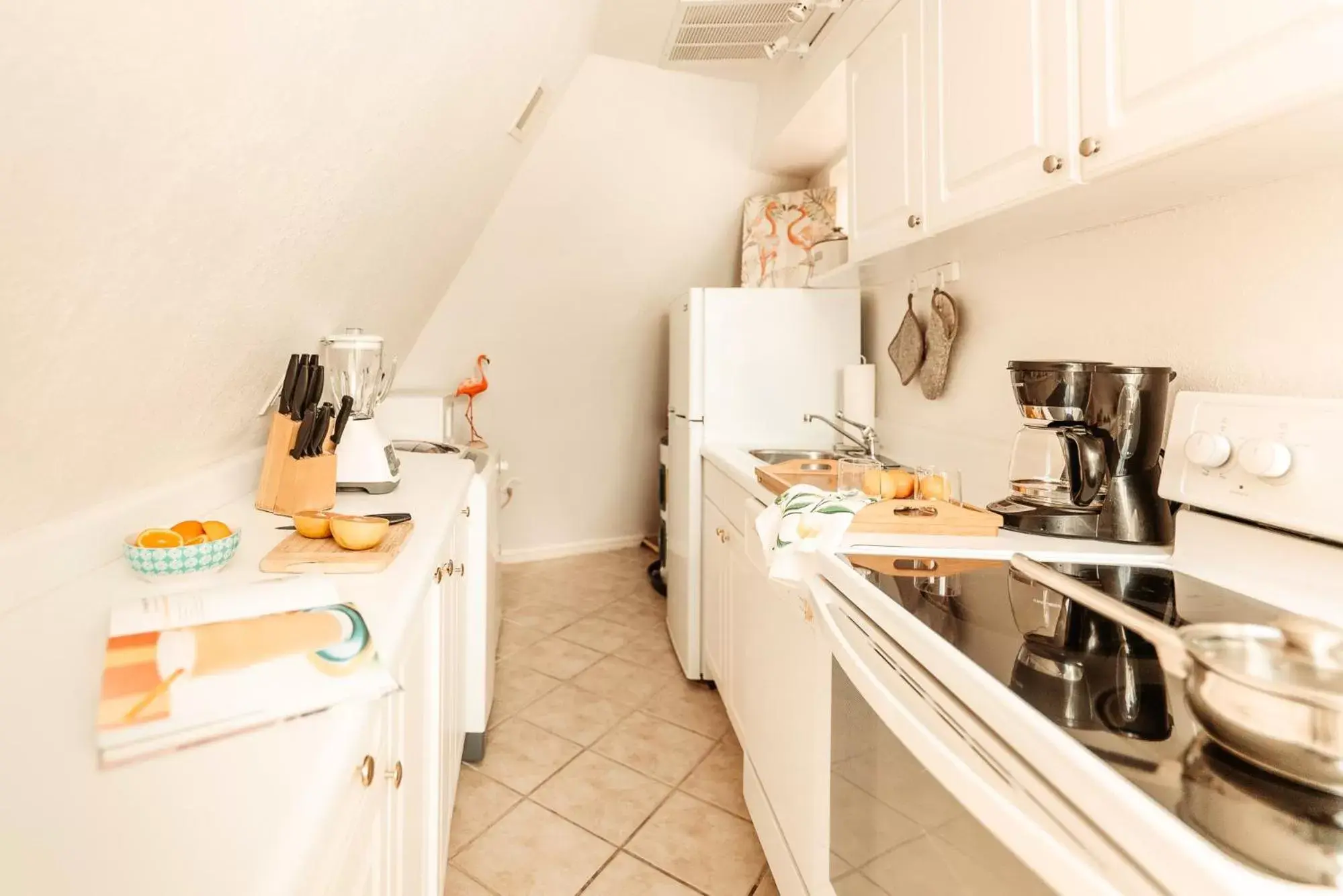 Kitchen or kitchenette, Kitchen/Kitchenette in Pyramids in Florida