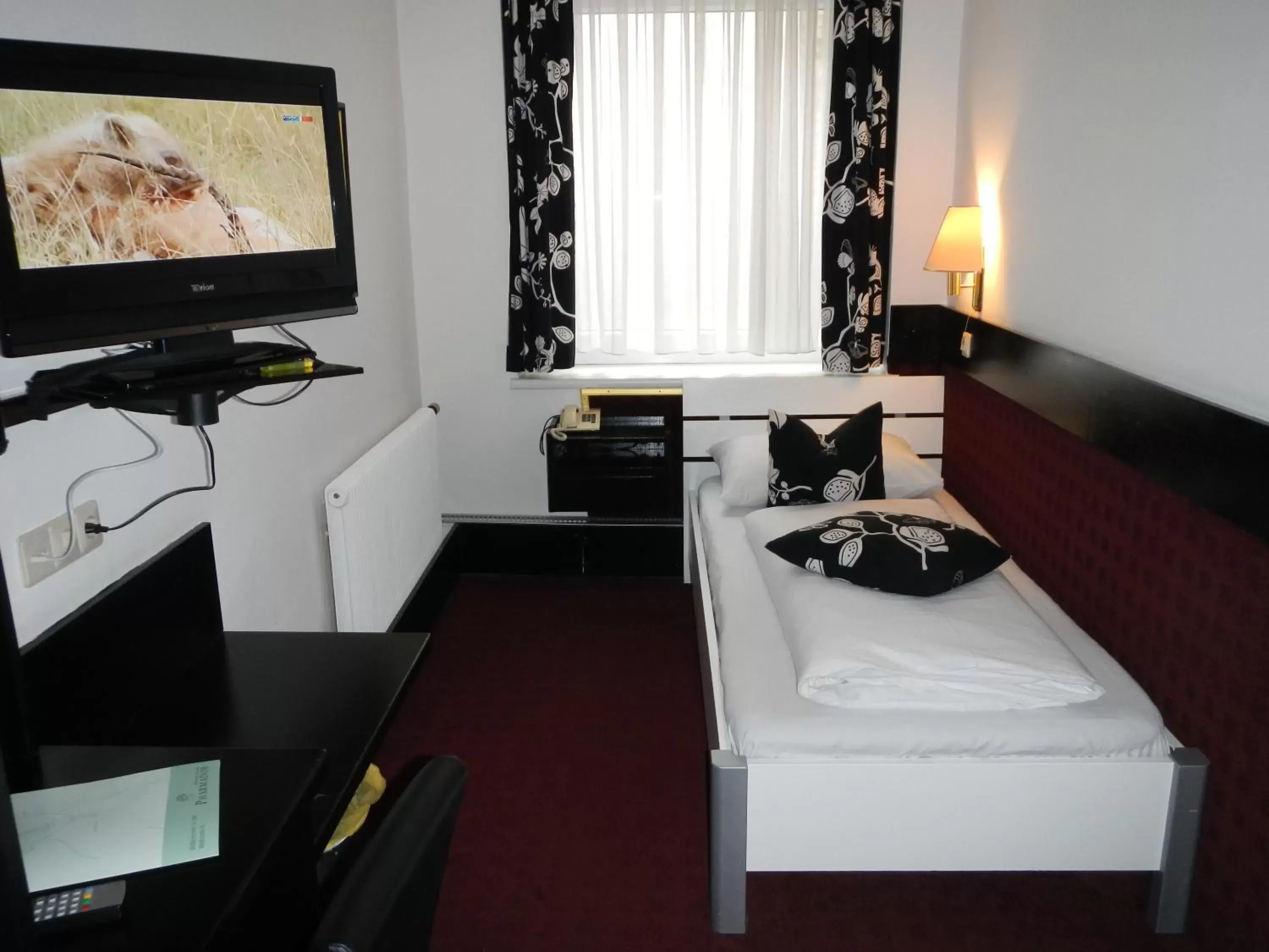 Bed, TV/Entertainment Center in Pension Pharmador
