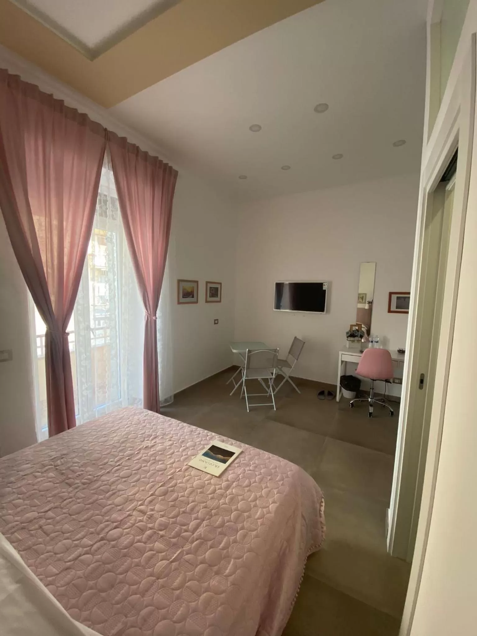 Photo of the whole room, Bed in B&B 80056 Ercolano