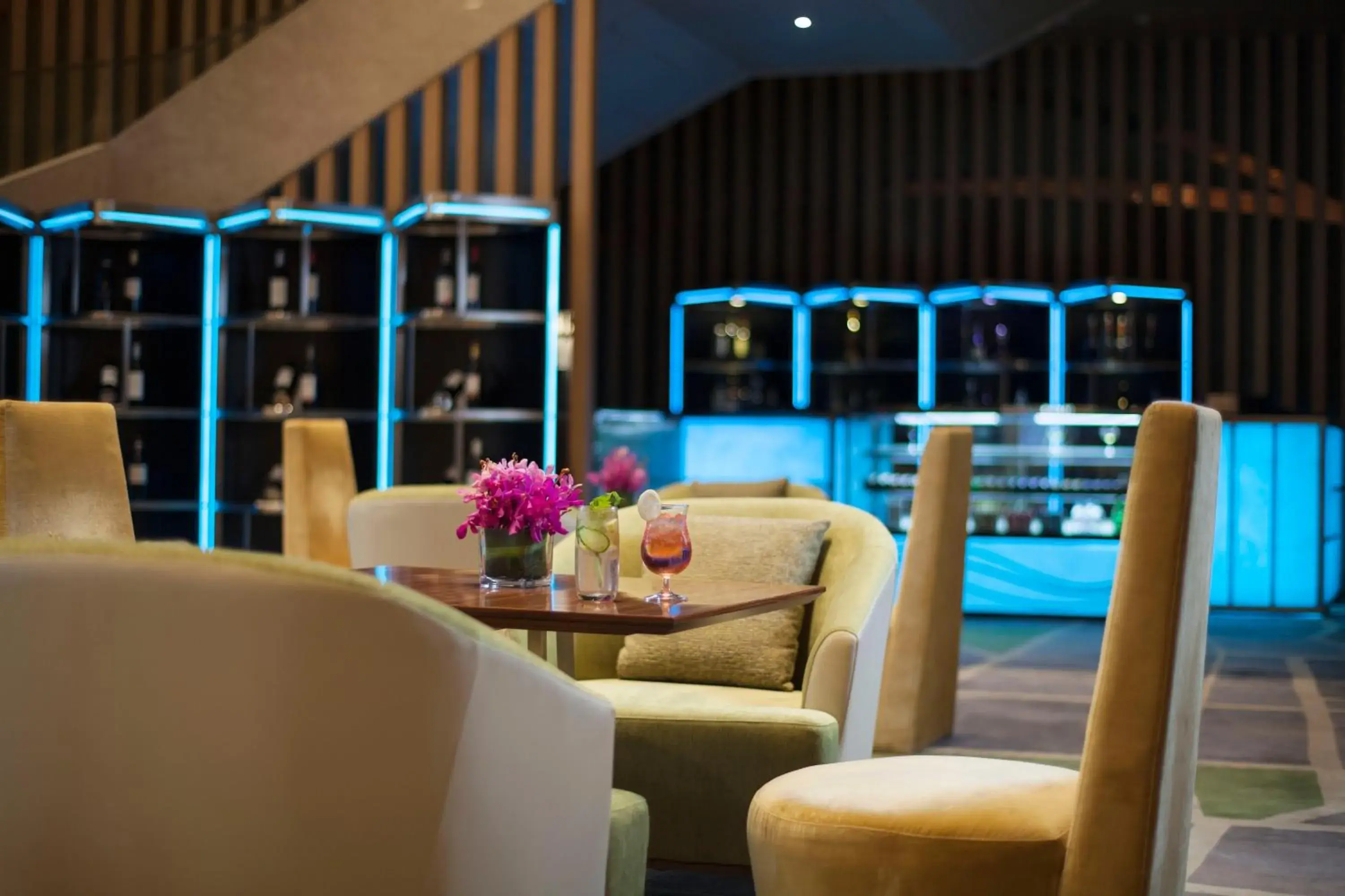 Lounge or bar in Holiday Inn Suzhou Huirong Plaza, an IHG Hotel