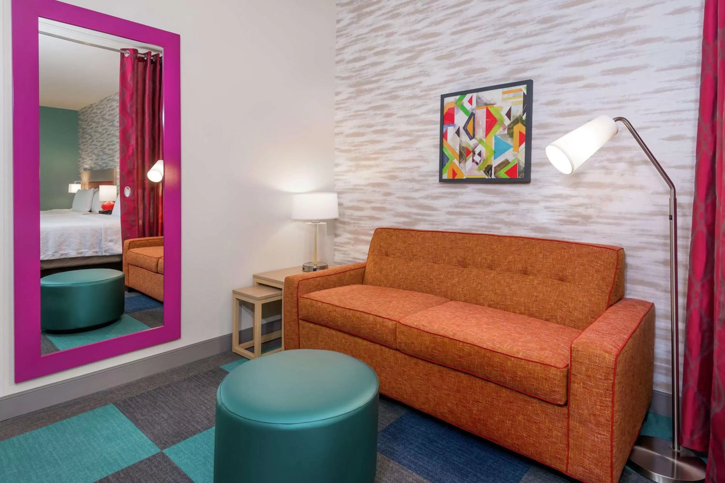 Living room, Bed in Home2 Suites By Hilton Orlando Near UCF