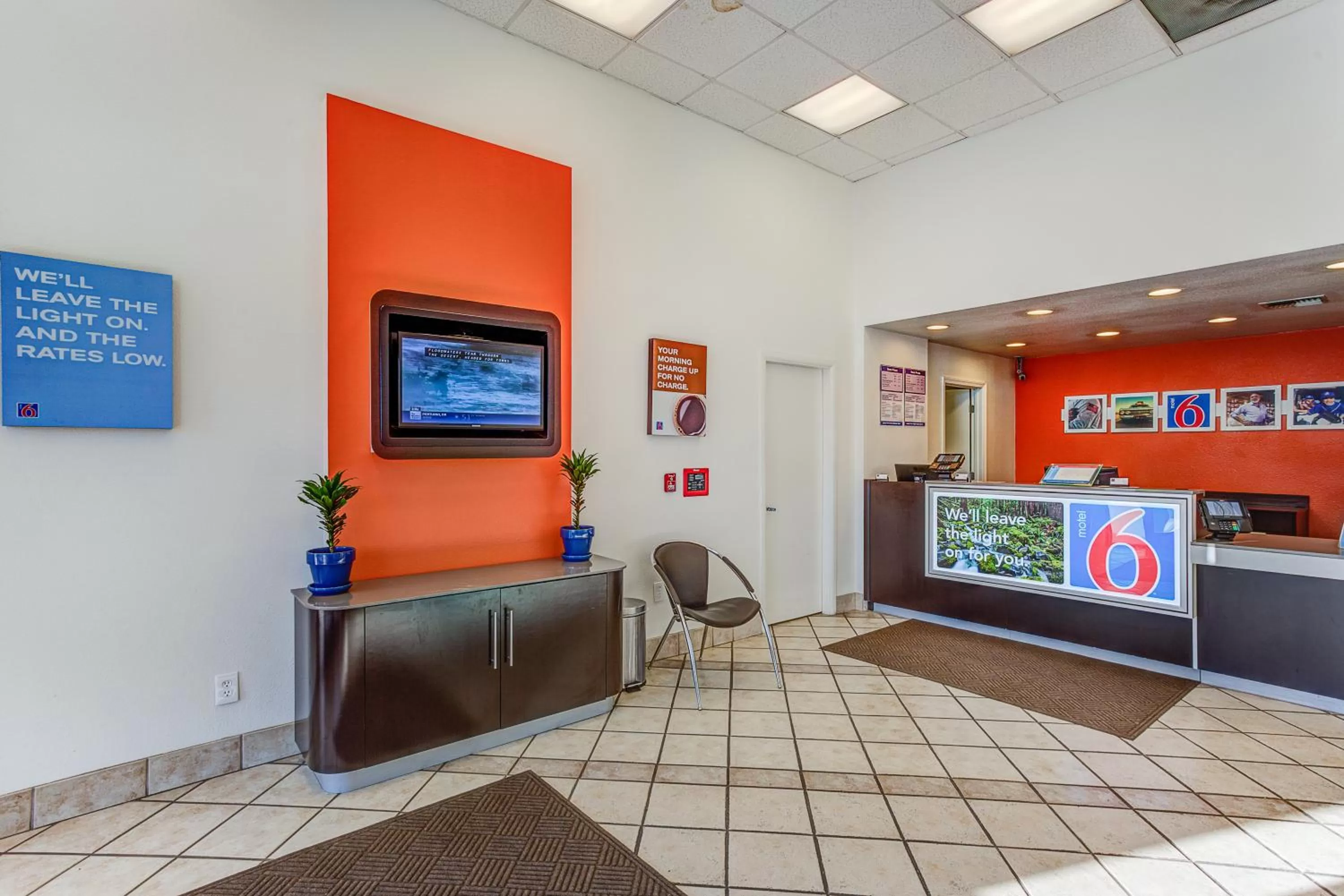 Lobby or reception in Motel 6-Portland, OR - Tigard West