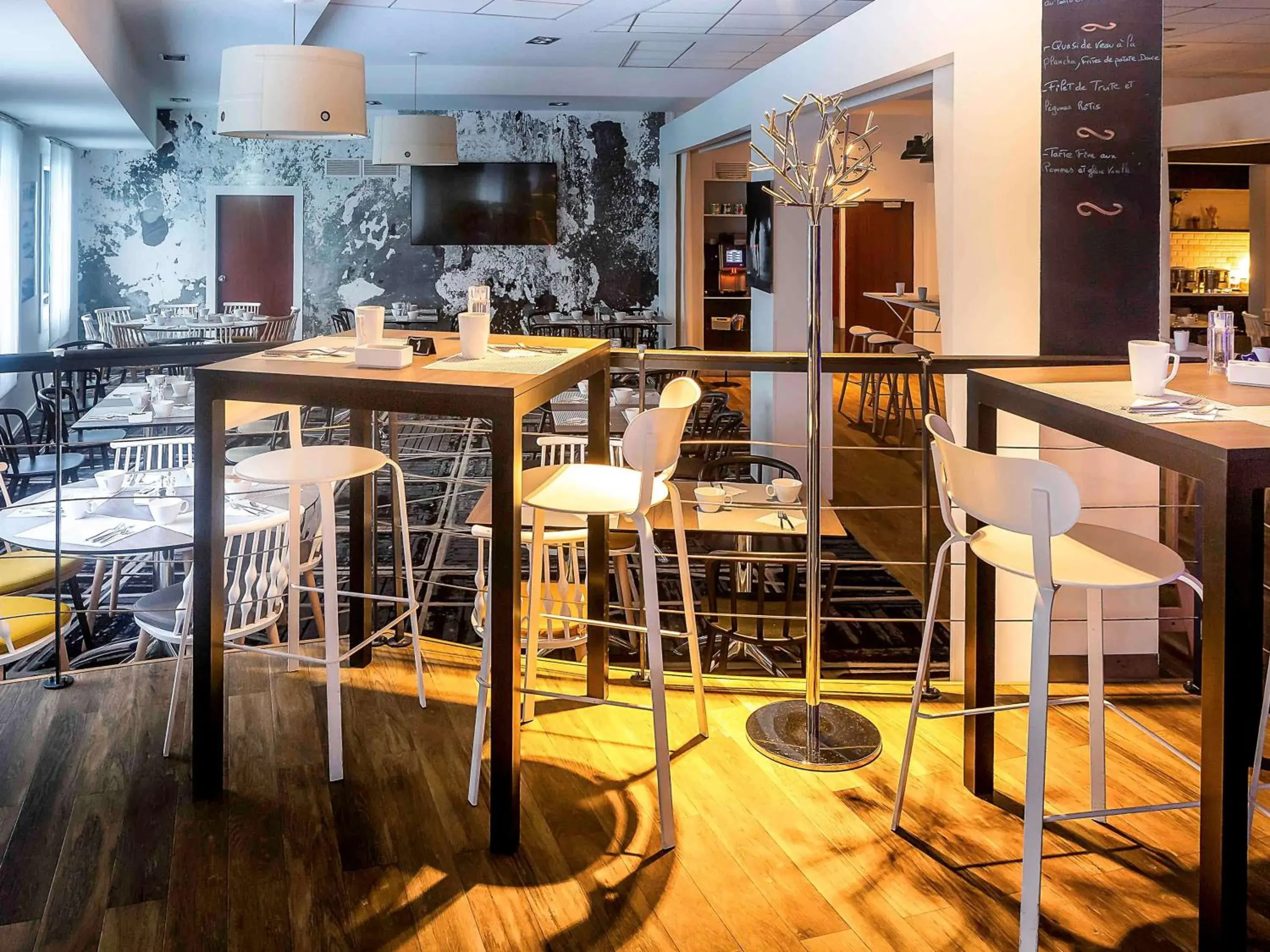 Restaurant/places to eat, Lounge/Bar in Novotel Paris Rueil Malmaison