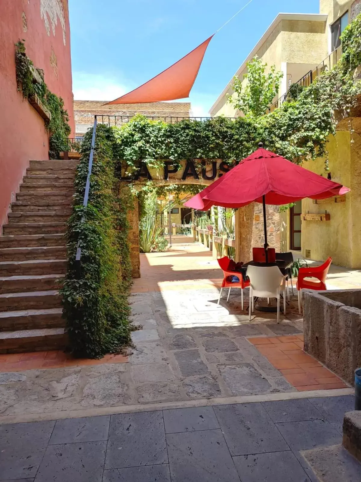 Inner courtyard view in Hotel el Descanso Barrio del Artista