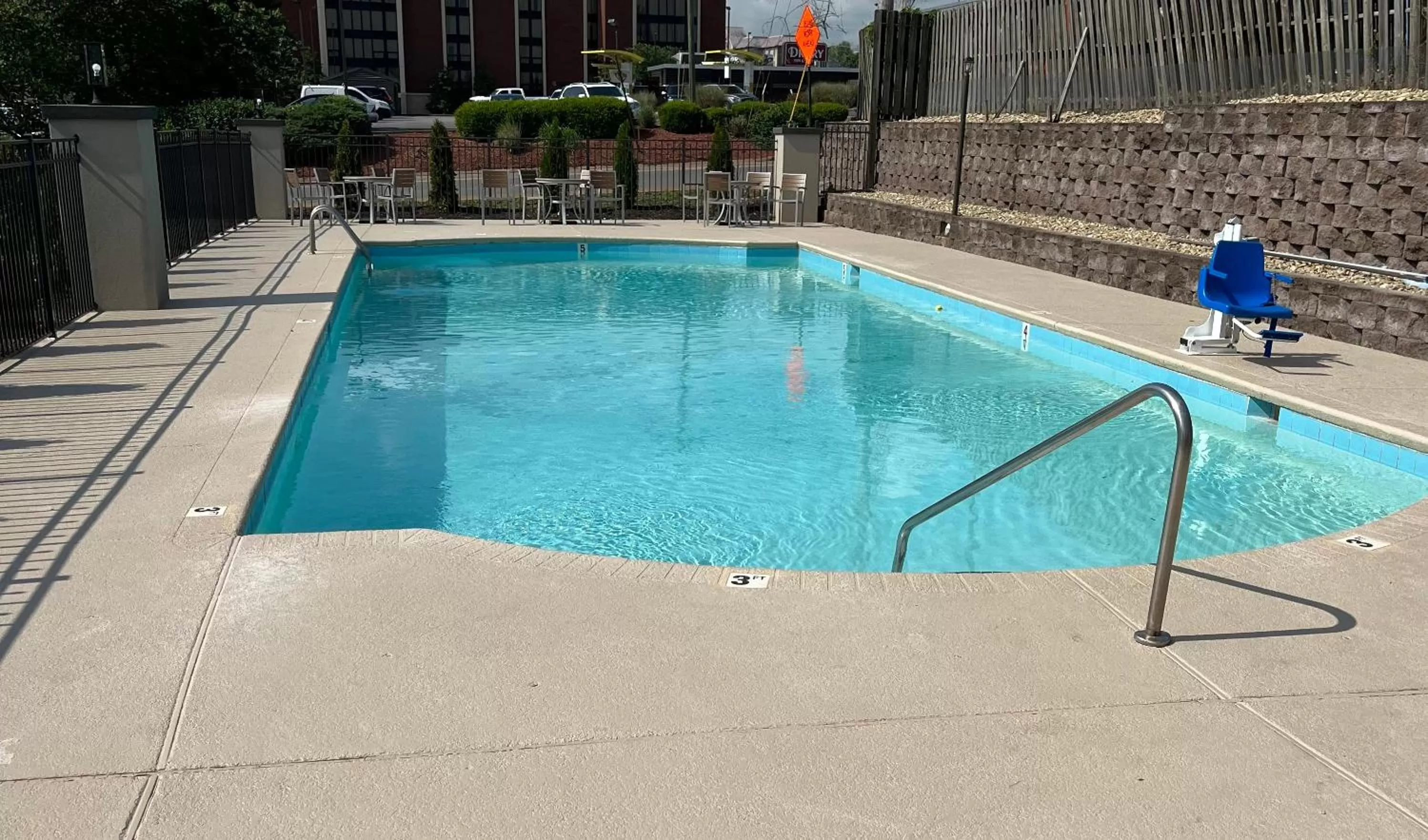 Swimming pool in La Quinta by Wyndham Nashville Airport