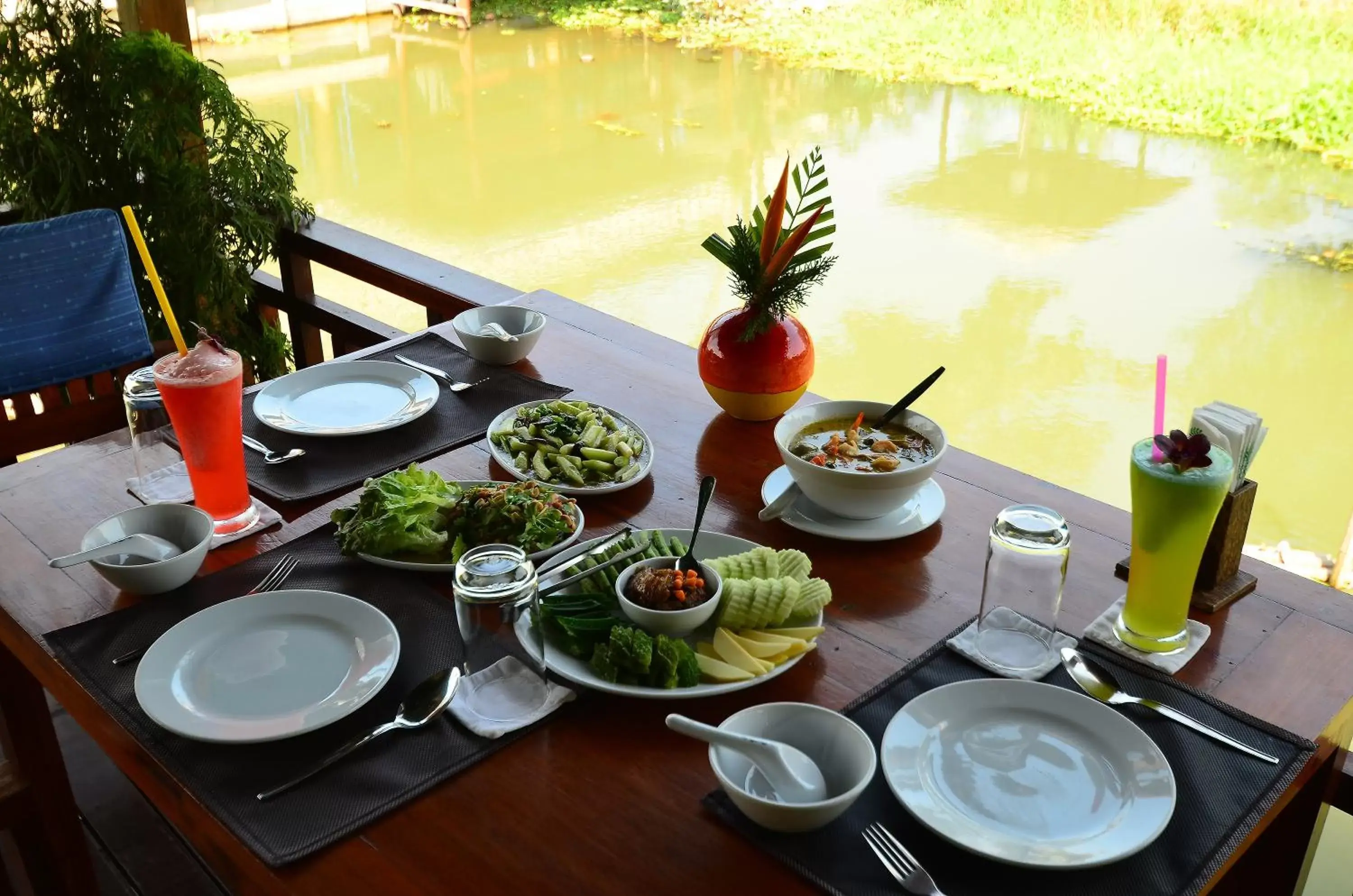 Food in Maikaew Damnoen Resort