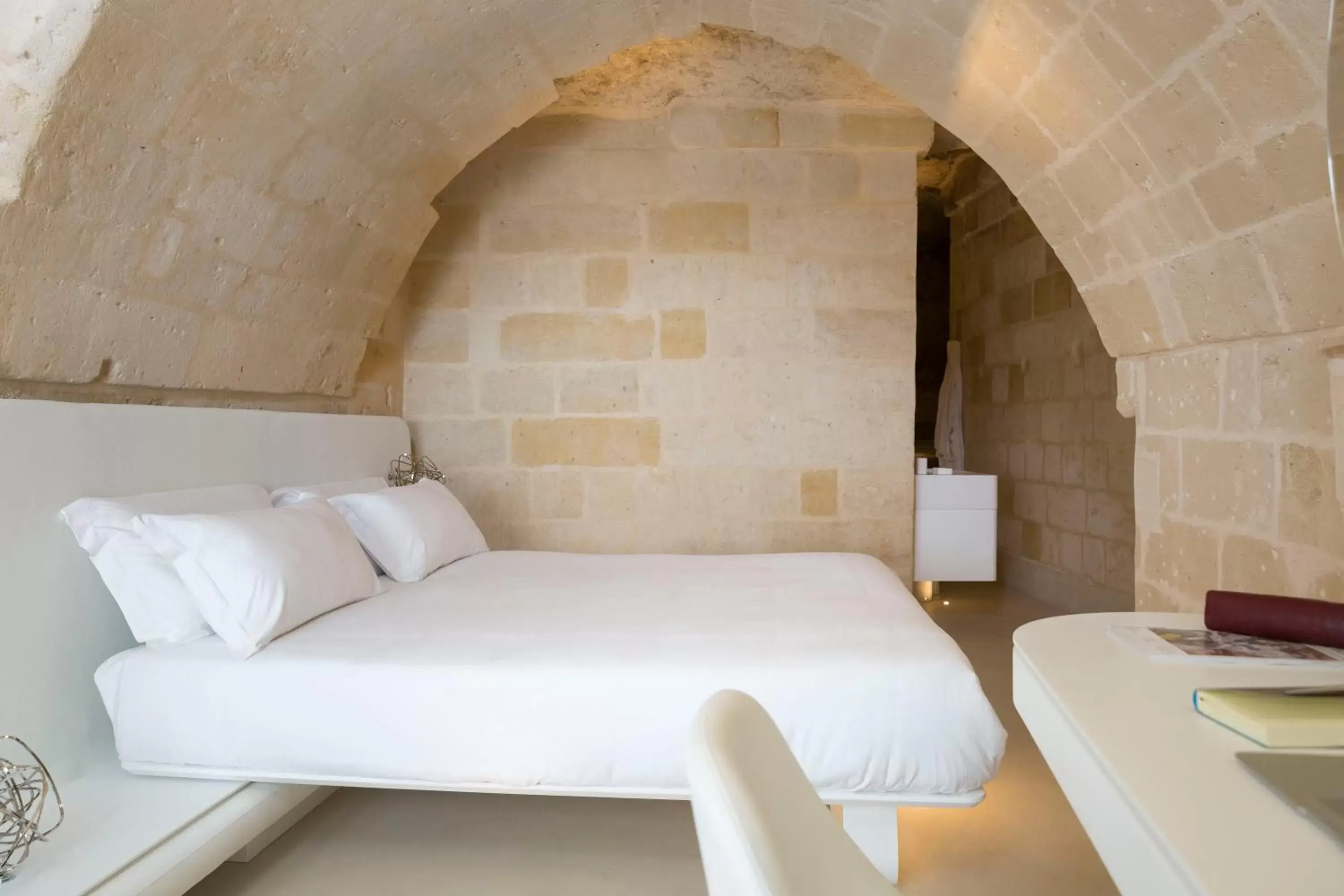 Bed in Aquatio Cave Luxury Hotel & SPA