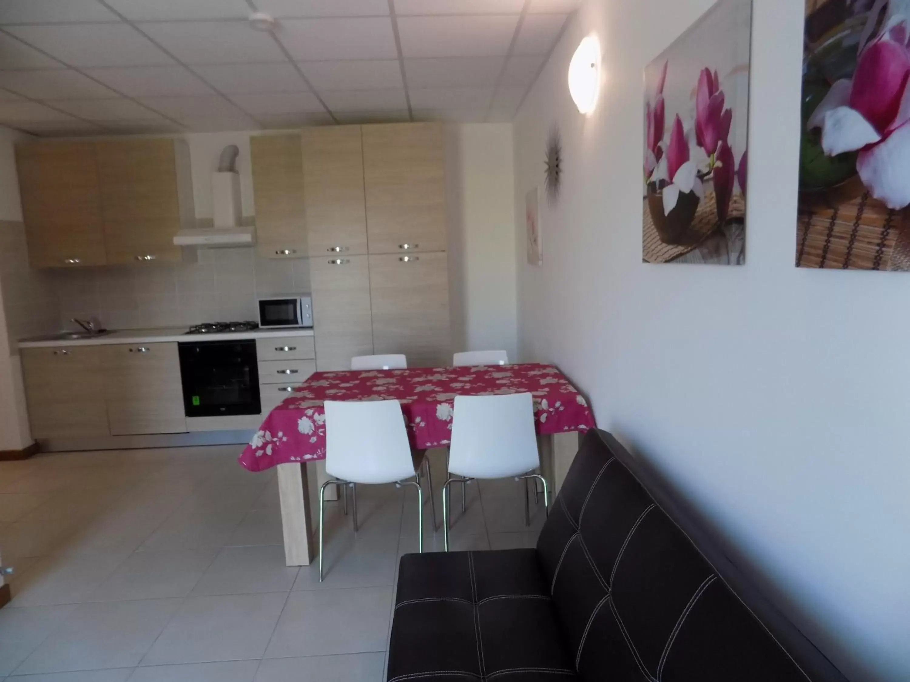 Kitchen or kitchenette, Dining Area in Hotel Residence Sole