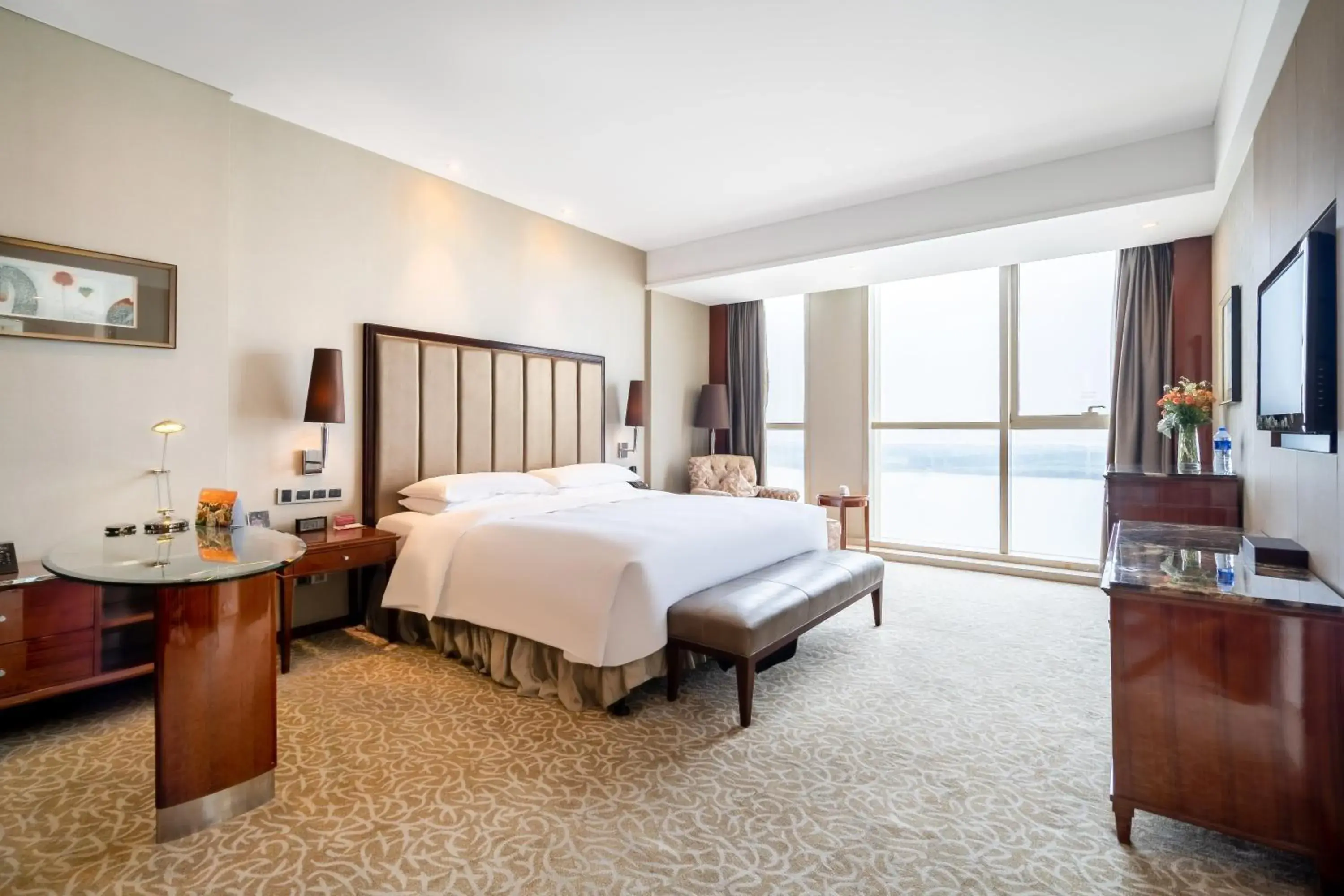 Photo of the whole room, Bed in Crowne Plaza Zhenjiang, an IHG Hotel