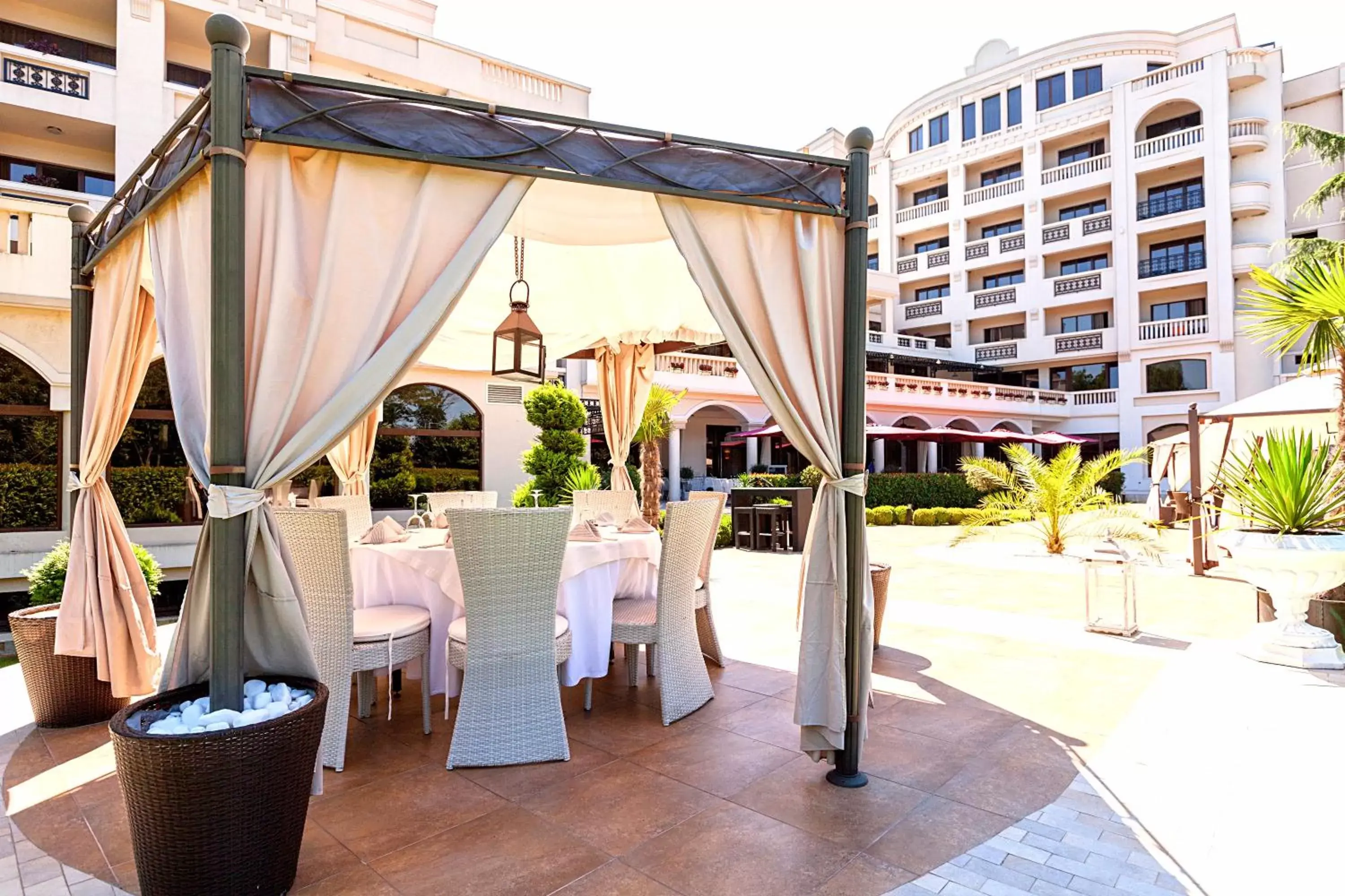 Patio, Restaurant/Places to Eat in Primoretz Grand Hotel & Spa