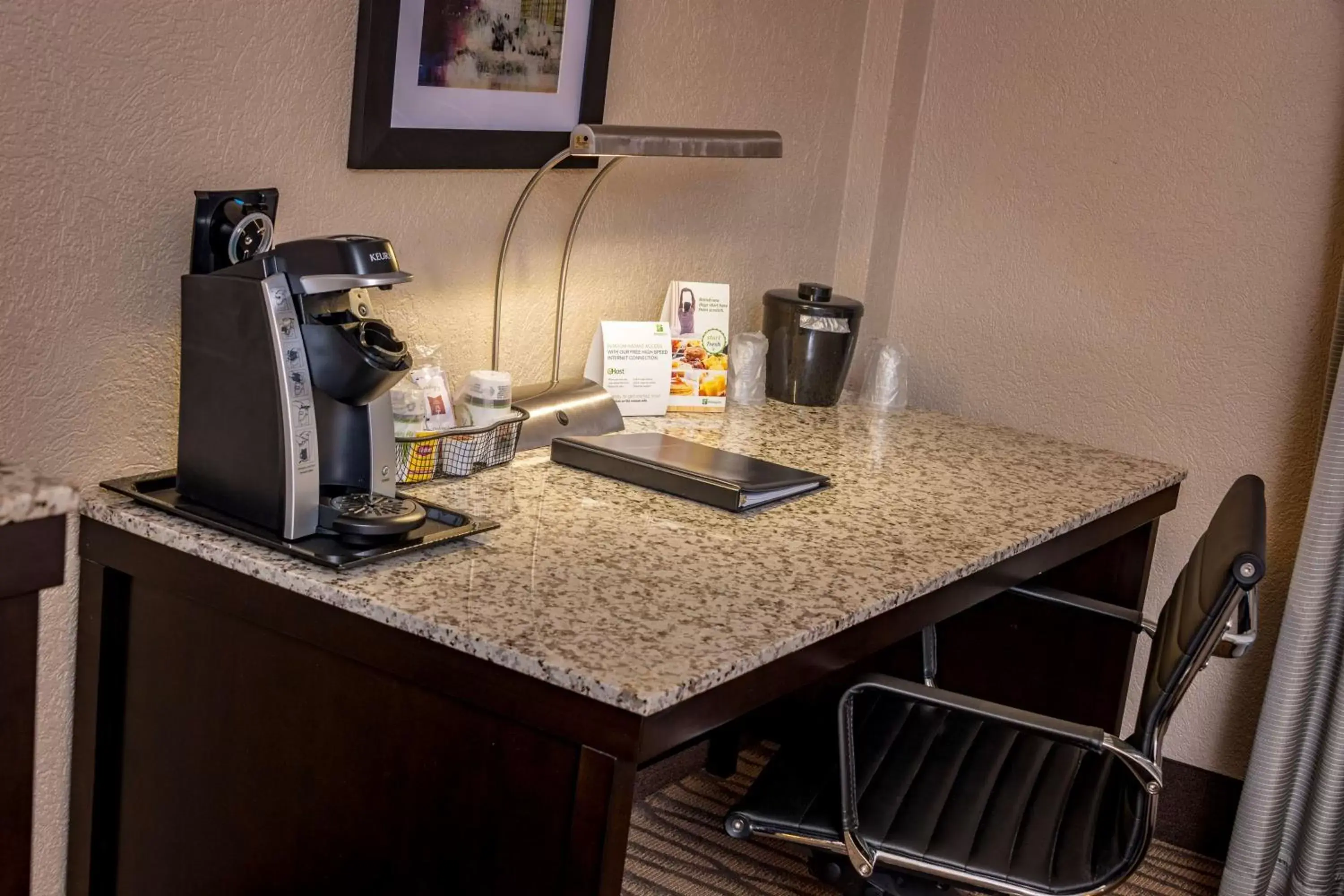 Photo of the whole room, Kitchen/Kitchenette in Best Western Plus Strongsville Cleveland