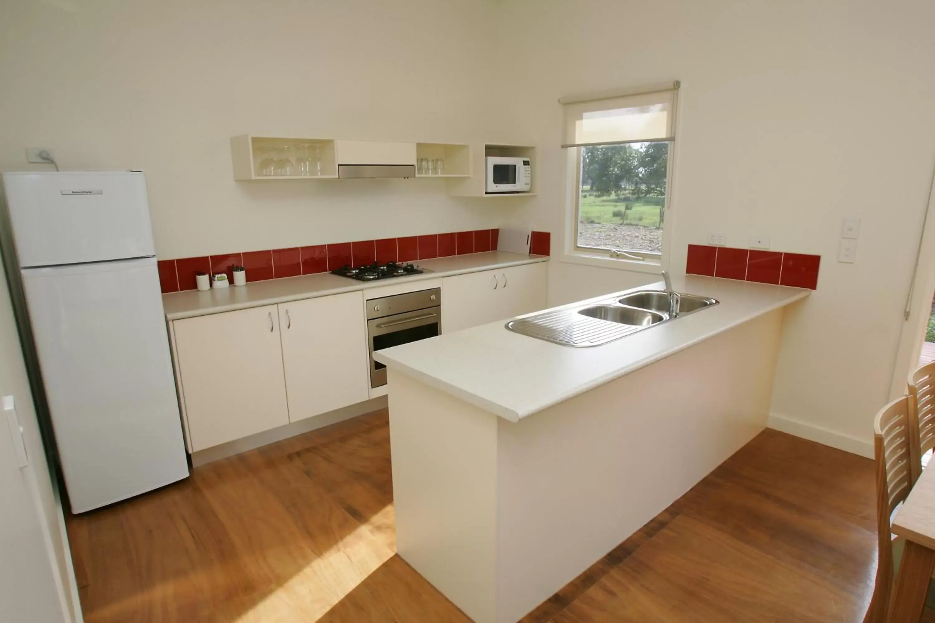 Kitchen or kitchenette, Kitchen/Kitchenette in Ramada Resort by Wyndham Phillip Island