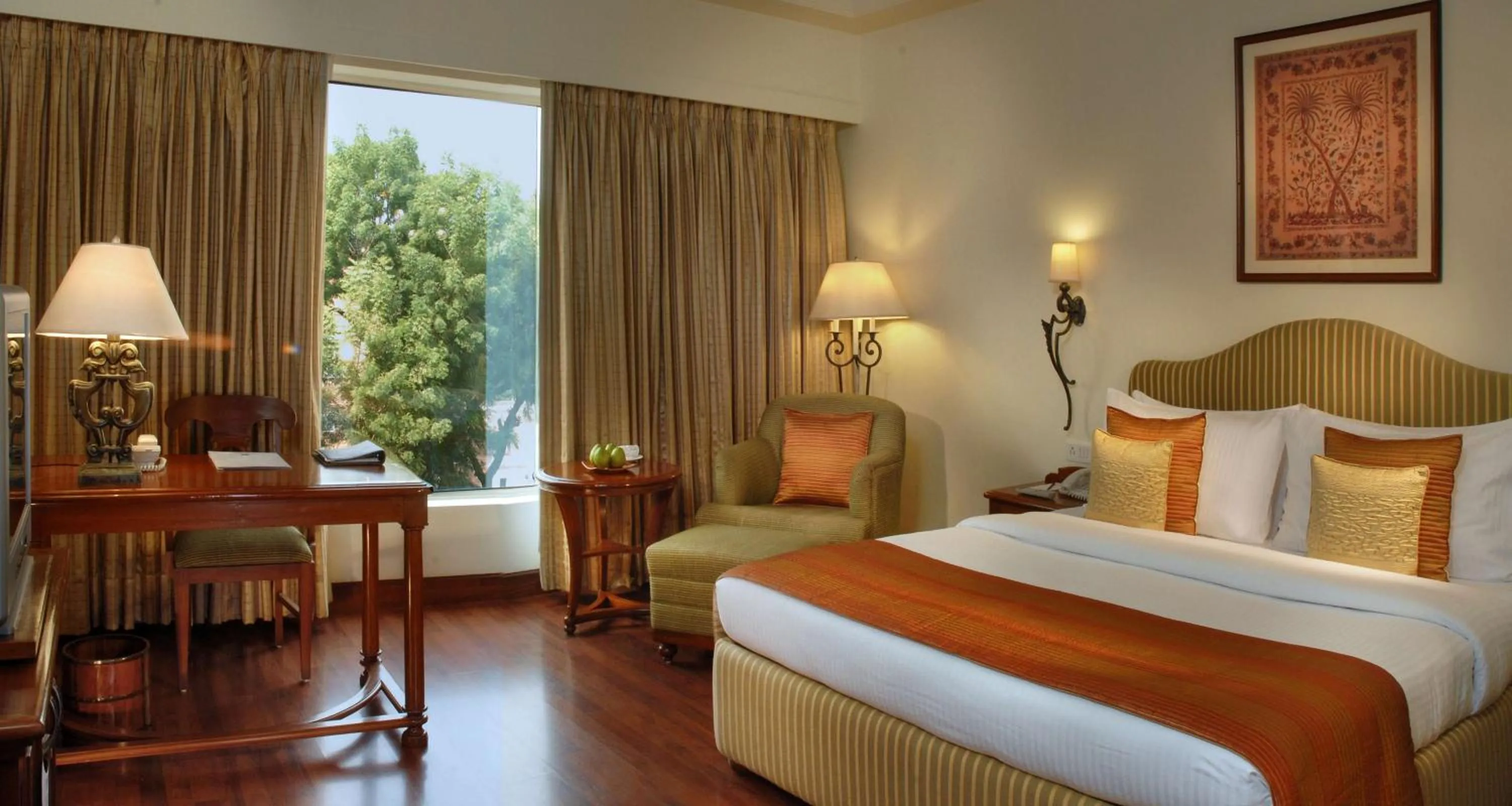 Photo of the whole room, Bed in Park Plaza Jodhpur