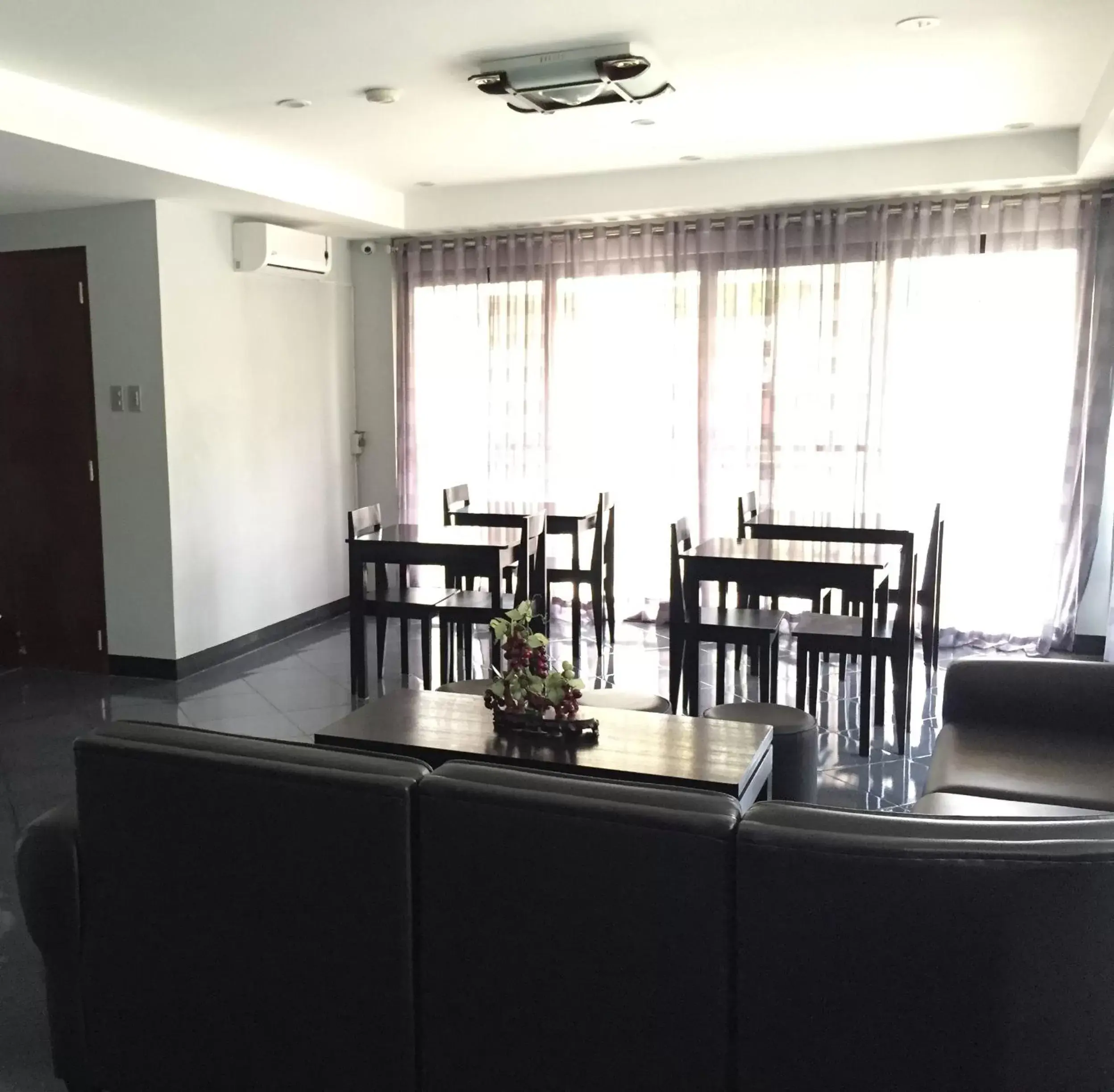 Lobby or reception, Restaurant/Places to Eat in Rangya Hotel