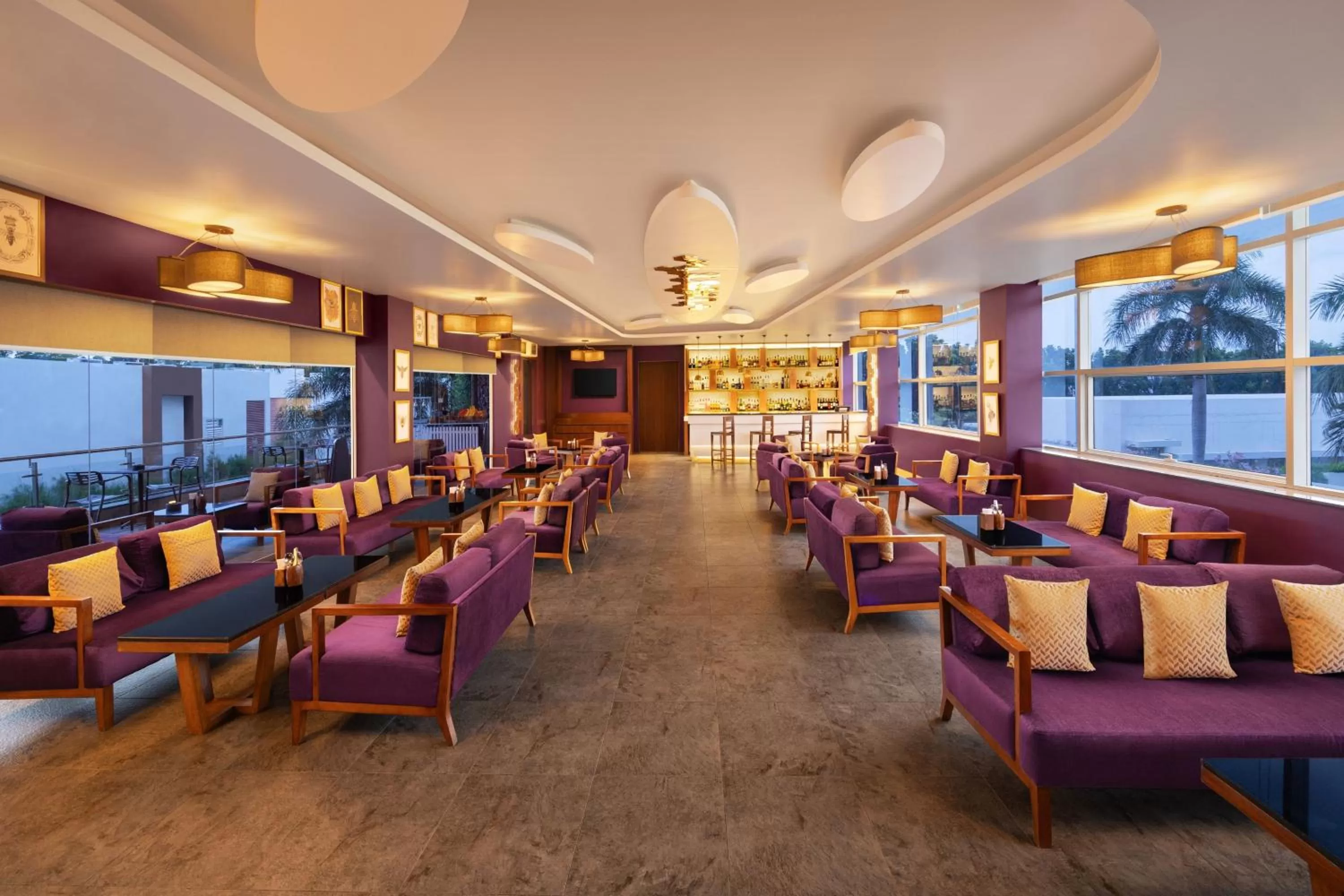 Lounge or bar in Four Points by Sheraton Mahabalipuram Resort & Convention Center