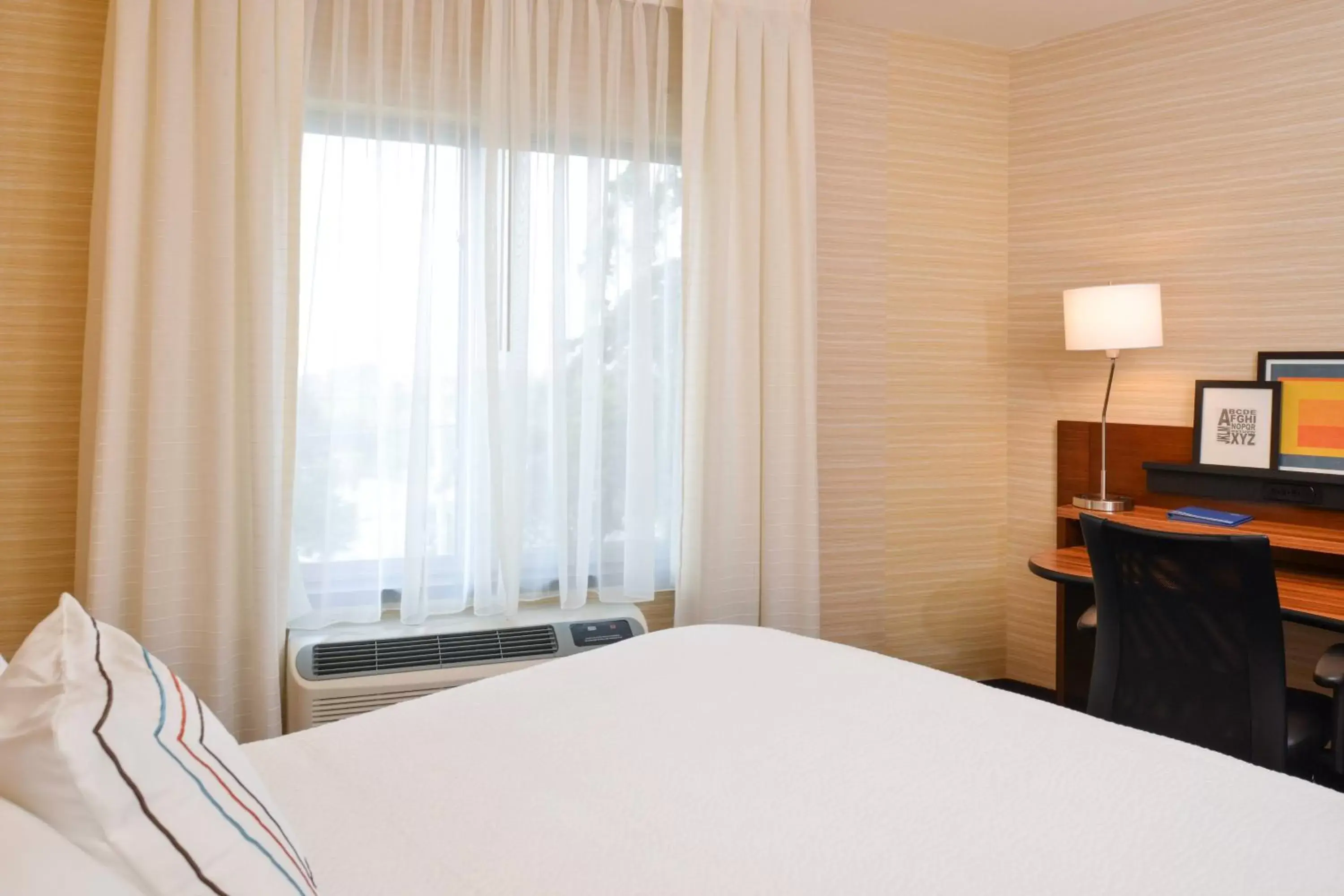 Photo of the whole room, Bed in Fairfield Inn & Suites by Marriott Santa Cruz