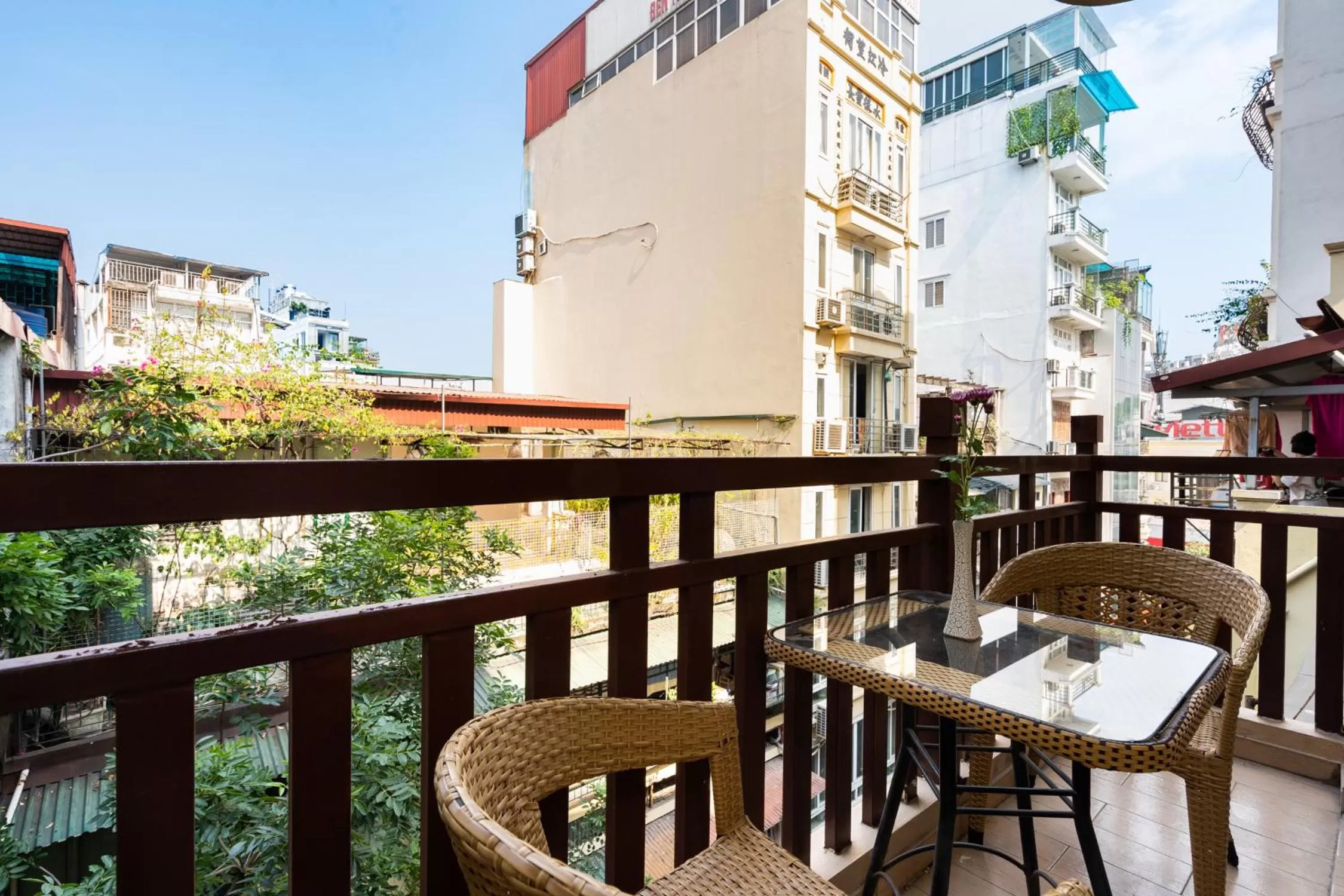 View (from property/room), Balcony/Terrace in Artisan Lakeview Hotel